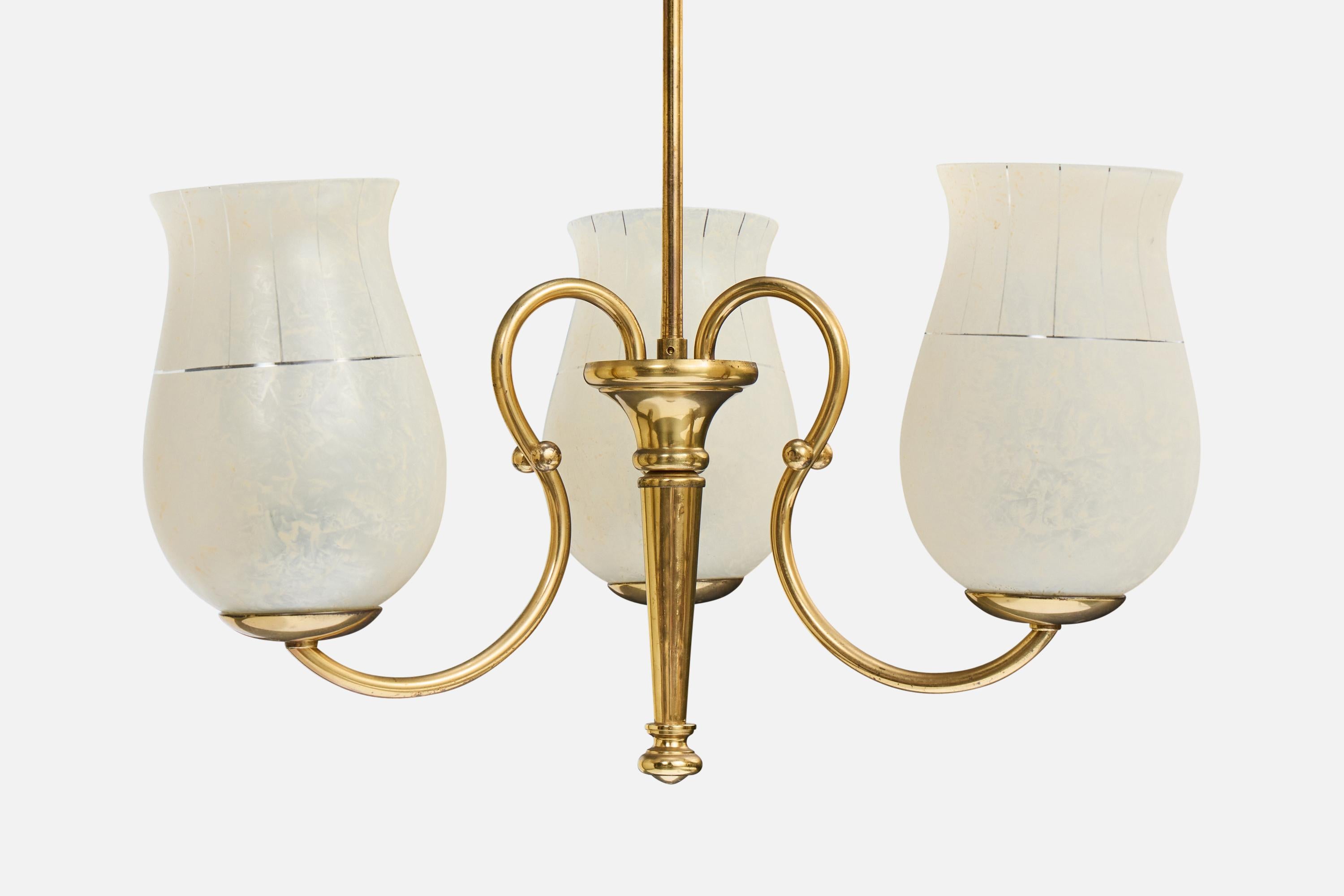 Lampadario di design svedese, ottone, vetro, Svezia, anni '1940 In condizioni buone in vendita a High Point, NC