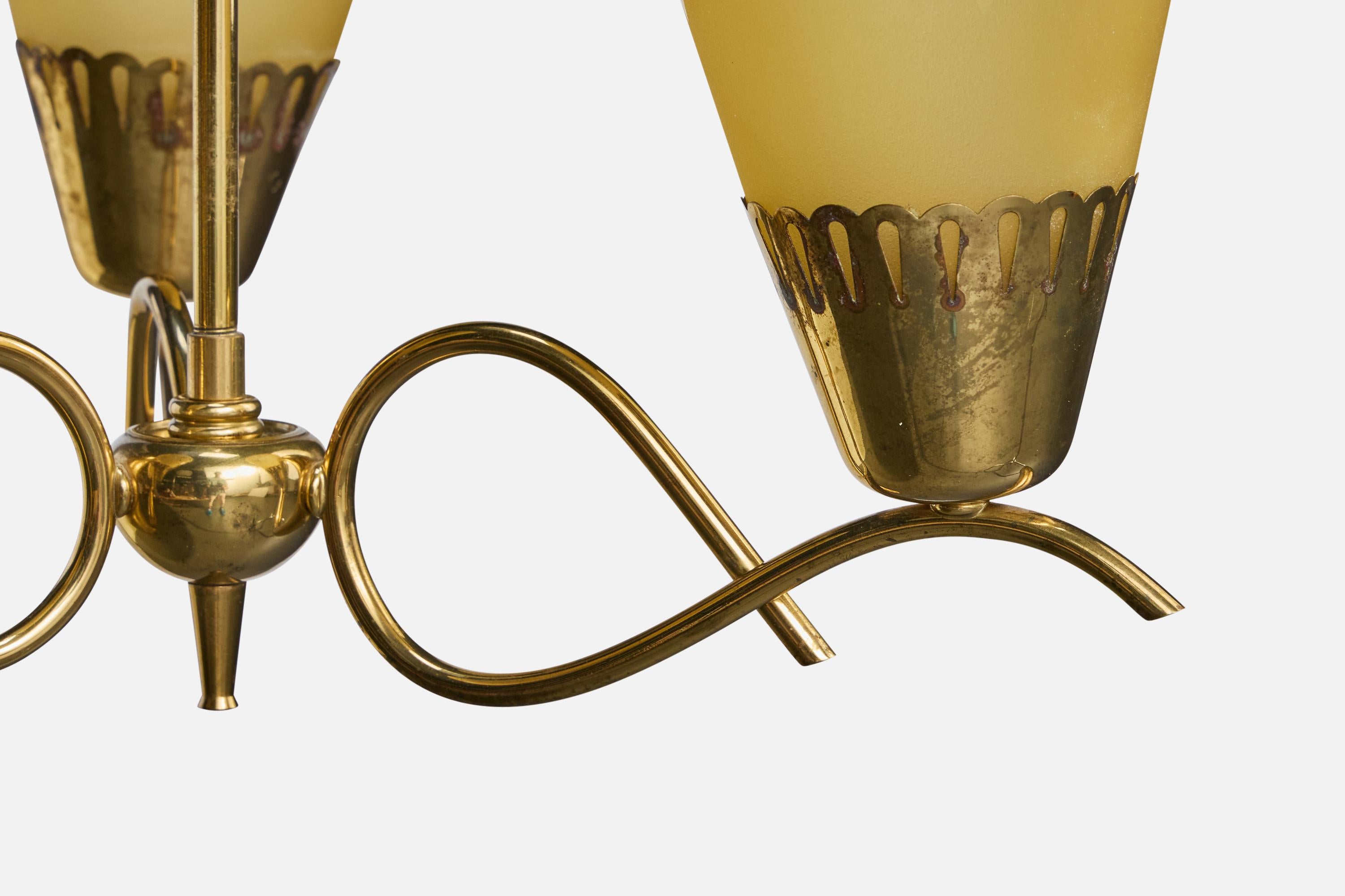 Milieu du XXe siècle Designer suédois, lustre, laiton, verre, Suède, années 1940 en vente