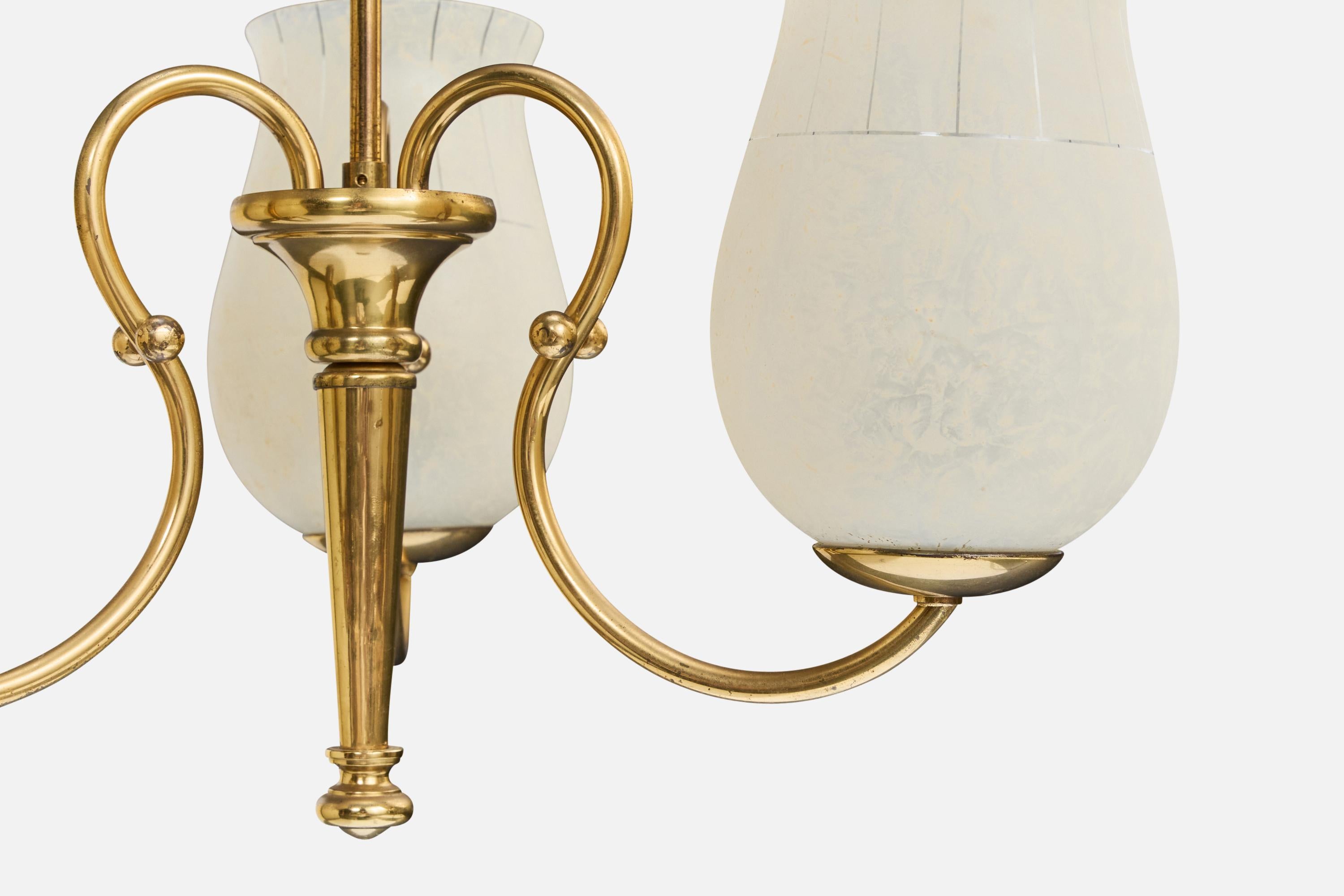 Metà XX secolo Lampadario di design svedese, ottone, vetro, Svezia, anni '1940 in vendita