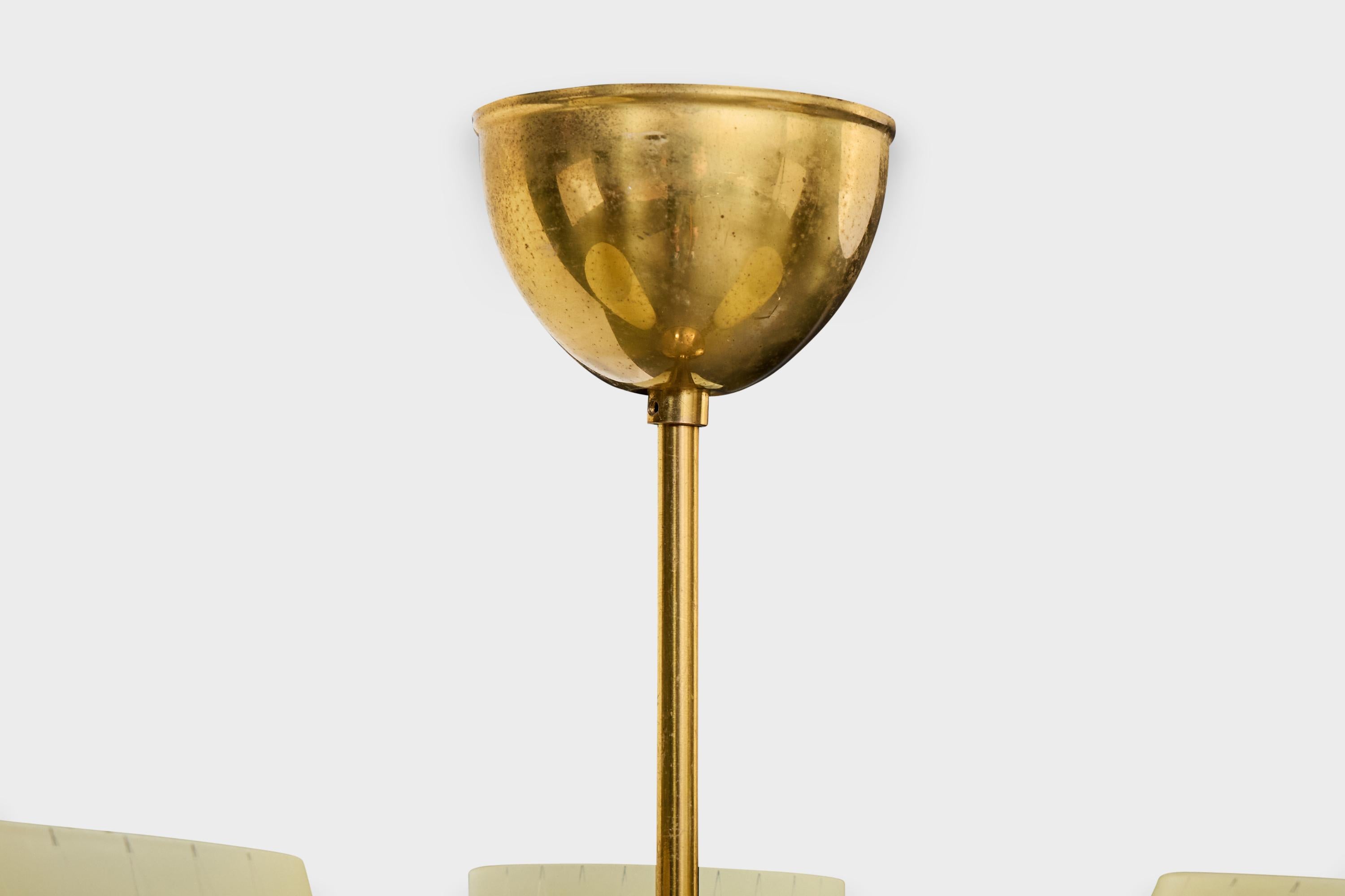 Lampadario di design svedese, ottone, vetro, Svezia, anni '1940 in vendita 2