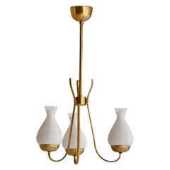 Lampadario di design svedese, ottone, vetro, Svezia, anni '1940