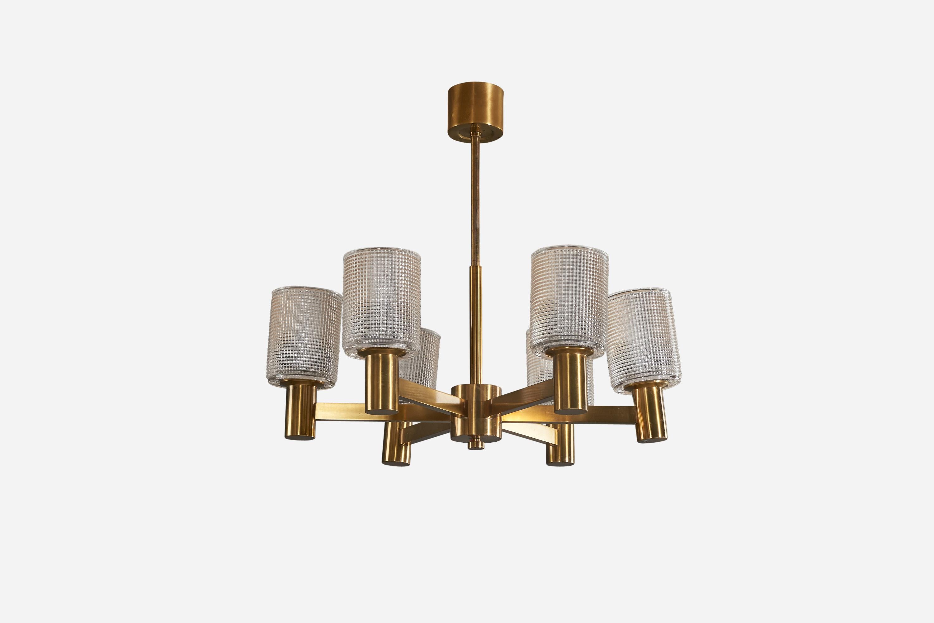 Lampadario a sei bracci in ottone e vetro disegnato e prodotto da un designer svedese, Svezia, anni Cinquanta.

Dimensioni del baldacchino: 2,62 x 3,37 x 3,37 (H. L. P.).