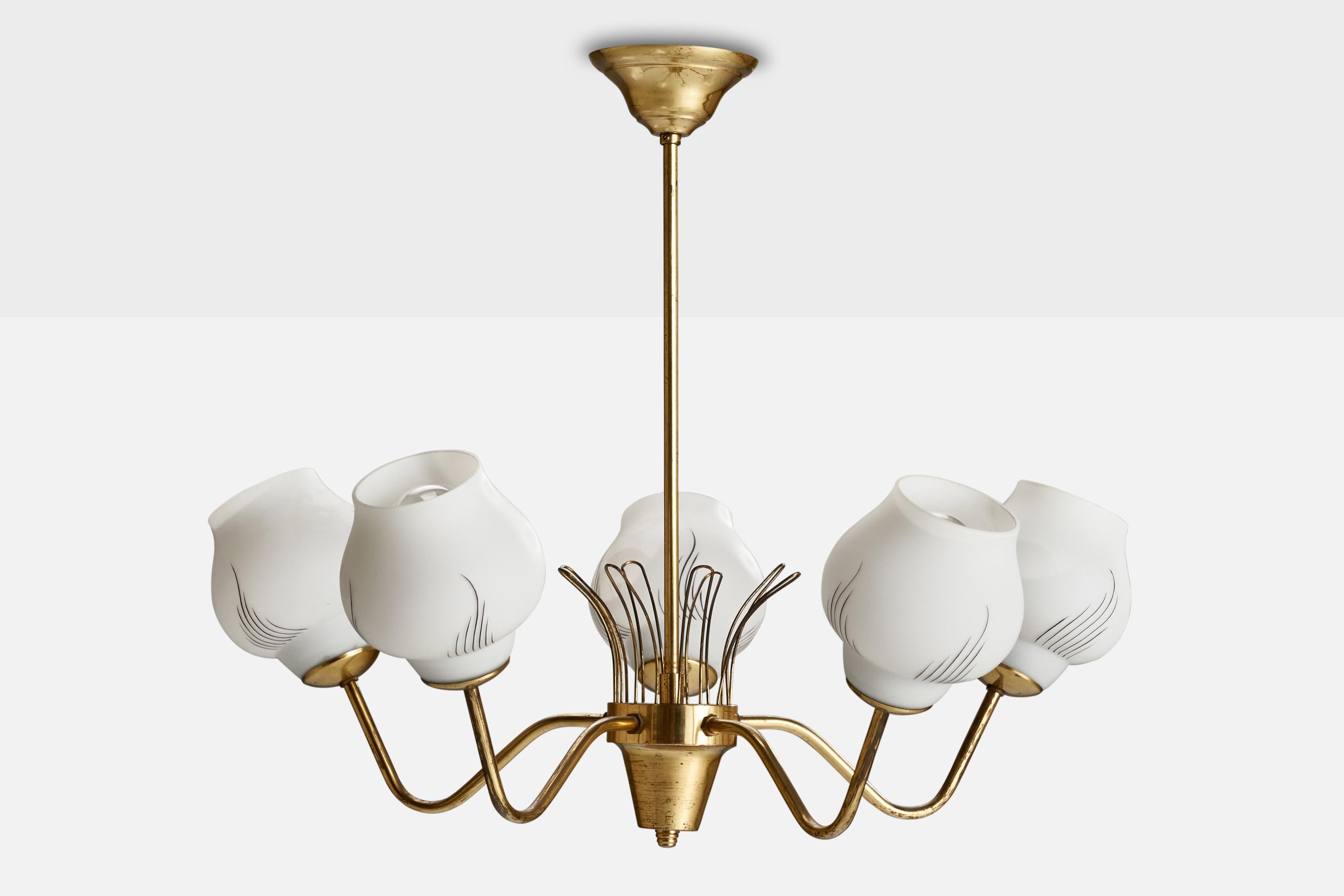 Scandinave moderne Designer suédois, lustre, laiton, verre, Suède, années 1950 en vente