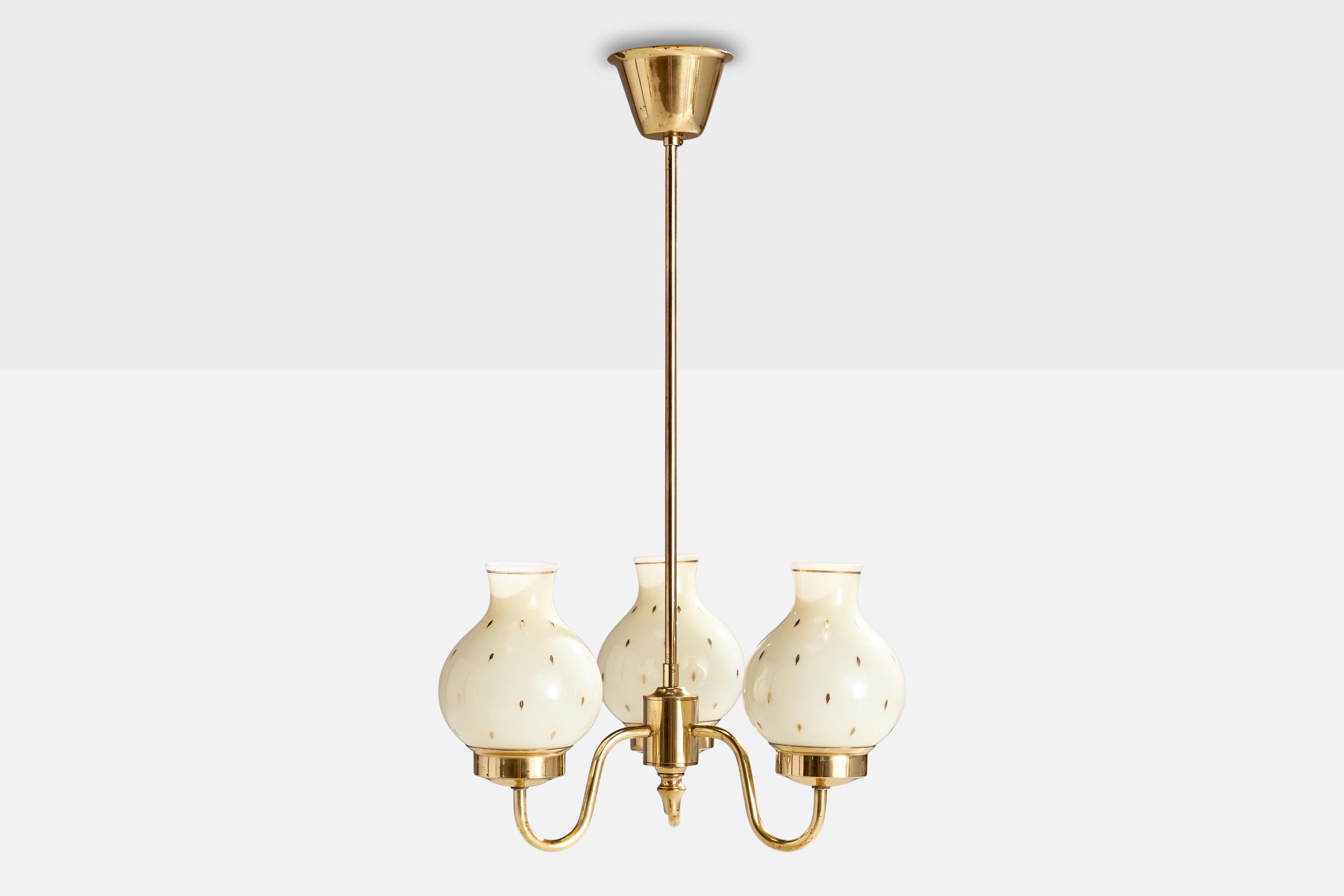 Mid-Century Modern Designer suédois, lustre, laiton, verre, Suède, années 1950 en vente