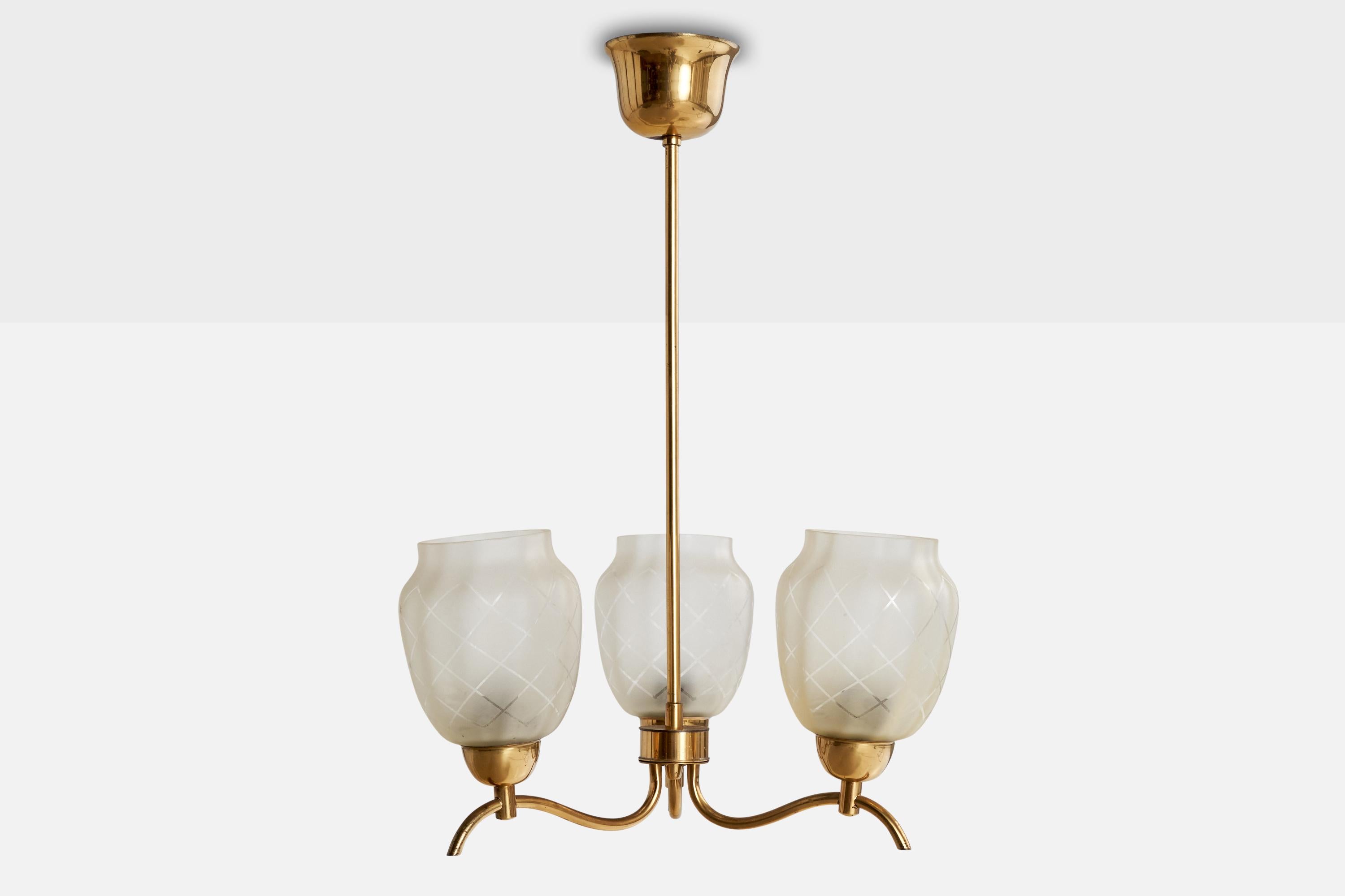Scandinavo moderno Designer svedese, lampadario, ottone, vetro, Svezia, anni '50 in vendita
