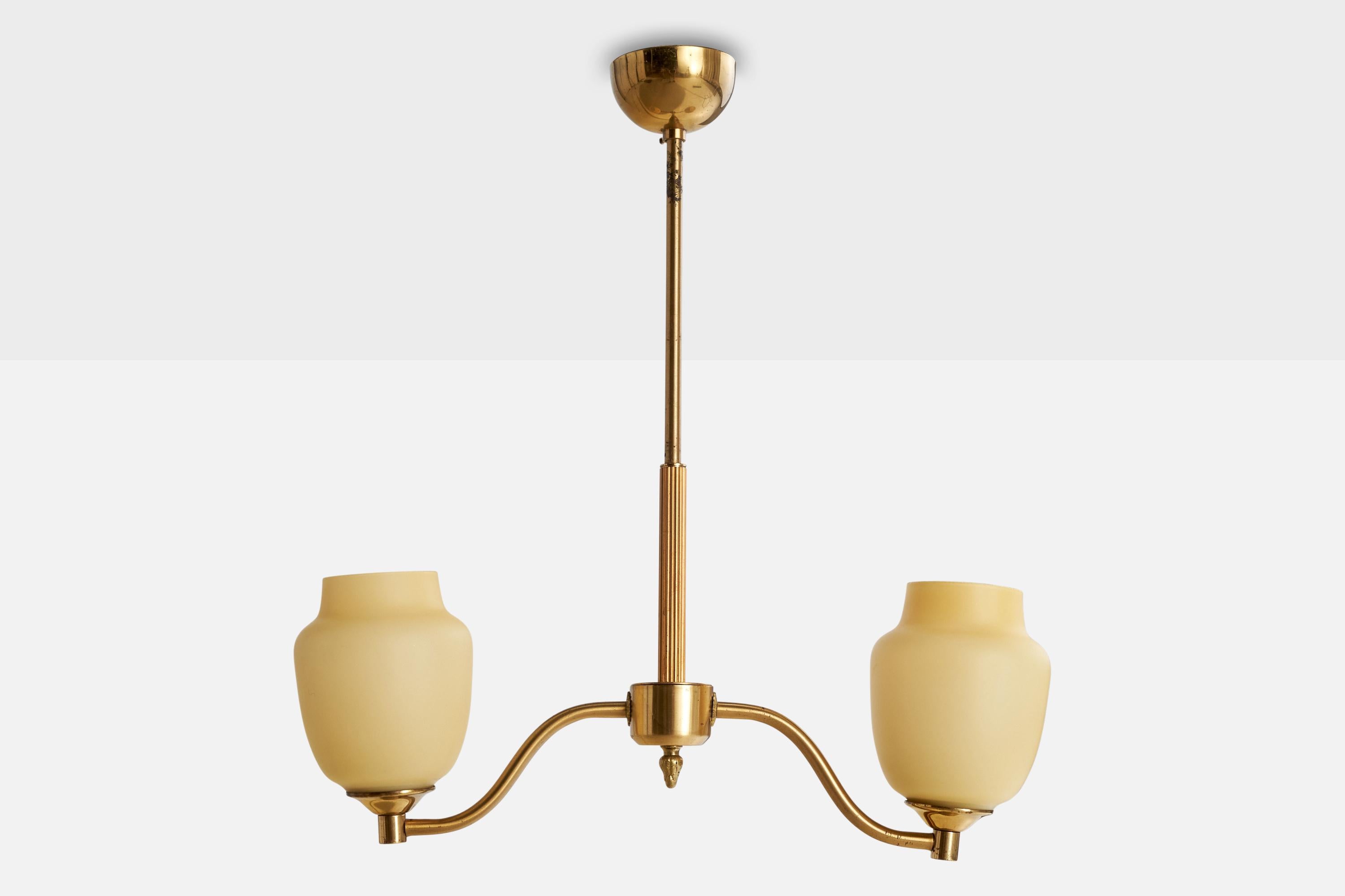 Suédois Designer suédois, lustre, laiton, verre, Suède, années 1950 en vente
