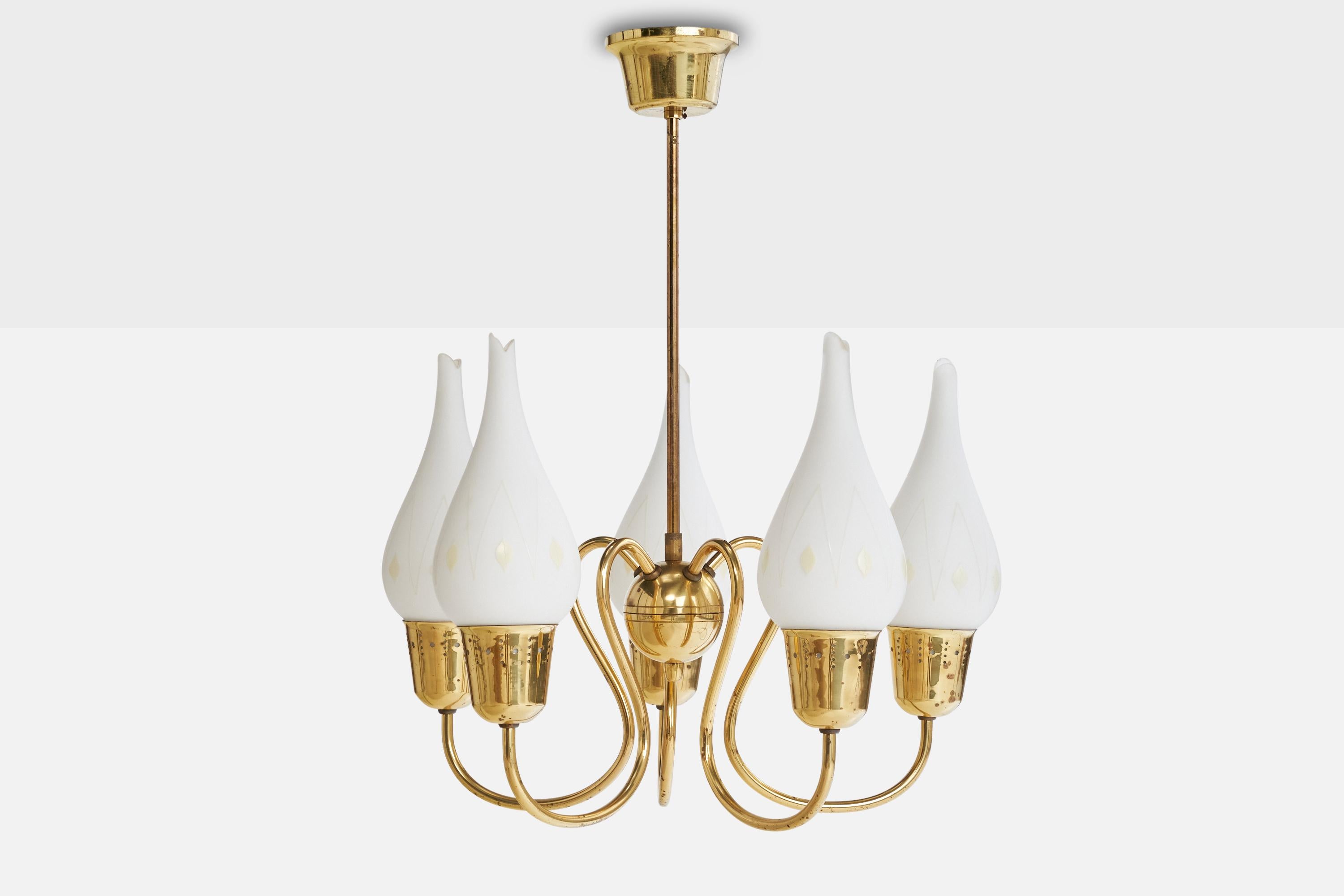 Scandinave moderne Designer suédois, lustre, laiton, verre, Suède, années 1950 en vente