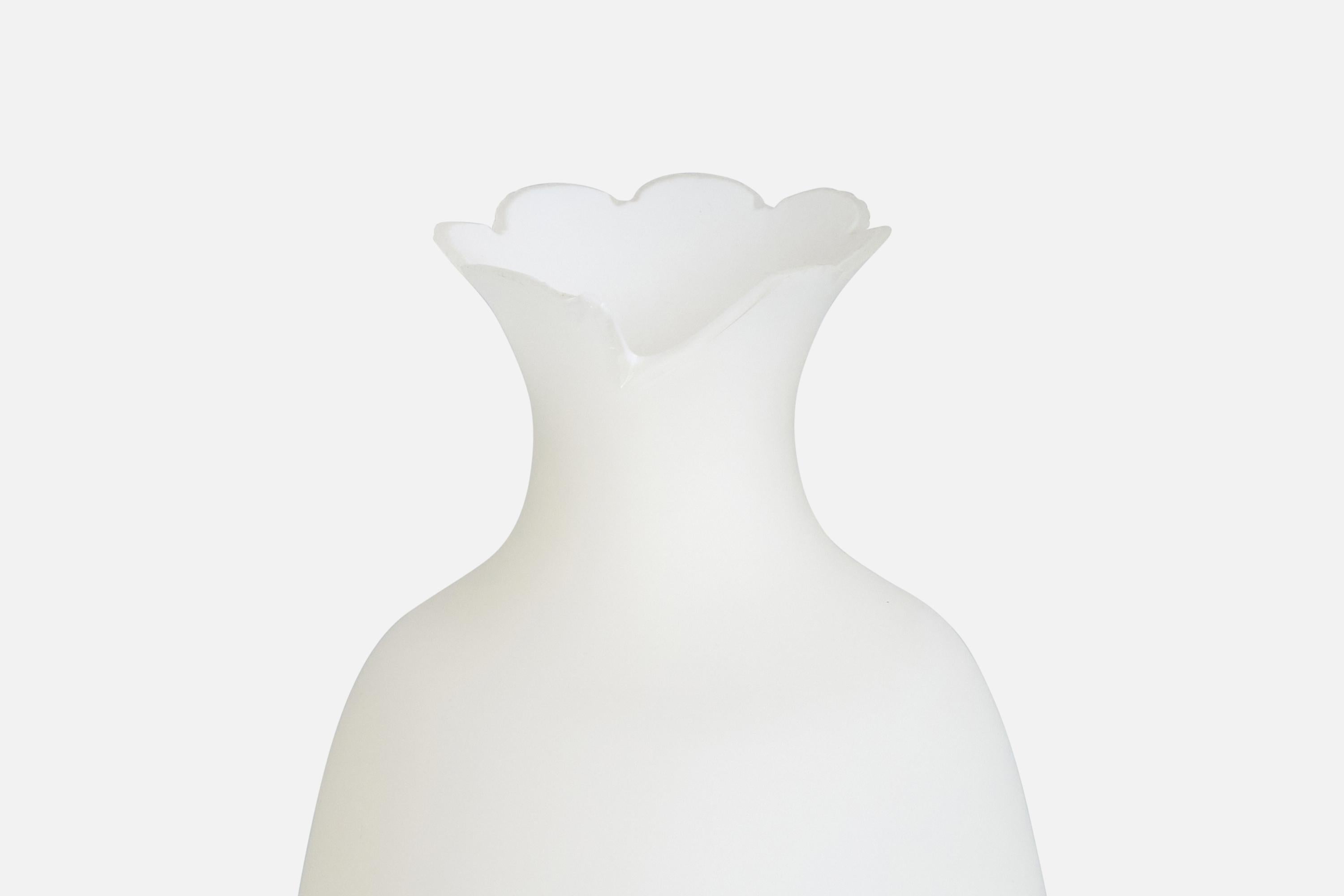 Suédois Designer suédois, lustre, laiton, verre, Suède, années 1950 en vente
