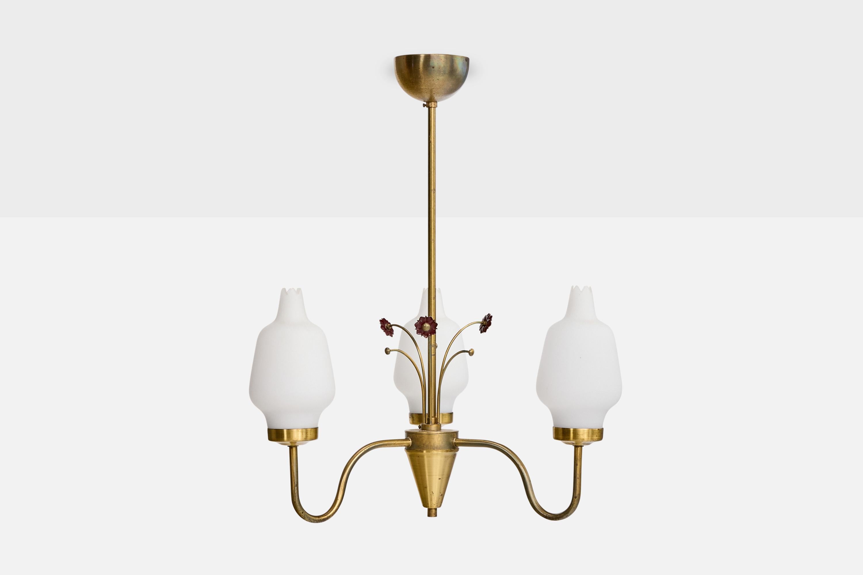 Mid-Century moderno Lampadario di design svedese, ottone, vetro, Svezia, anni '1950 in vendita