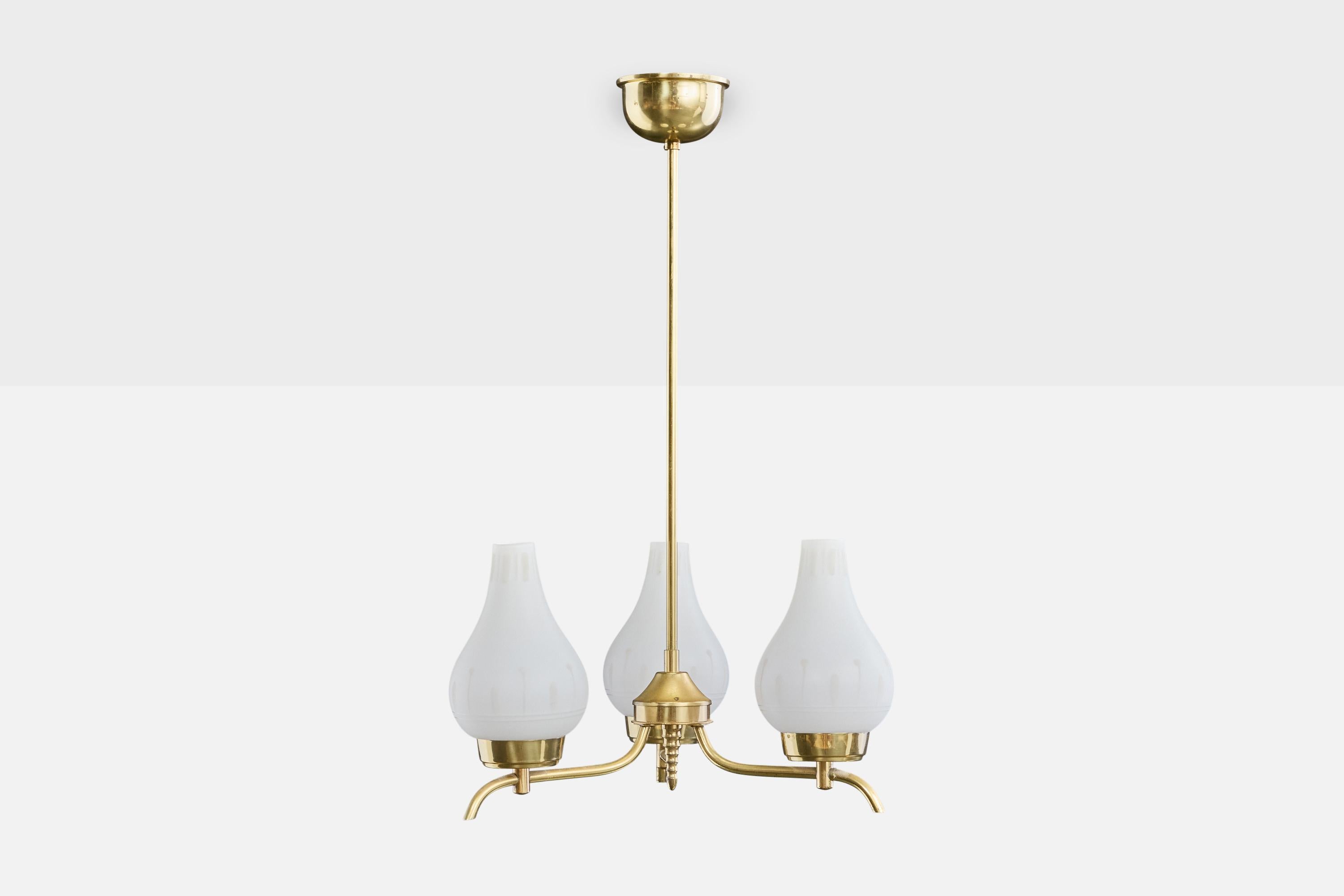 Mid-Century moderno Lampadario di design svedese, ottone, vetro, Svezia, anni '1950 in vendita