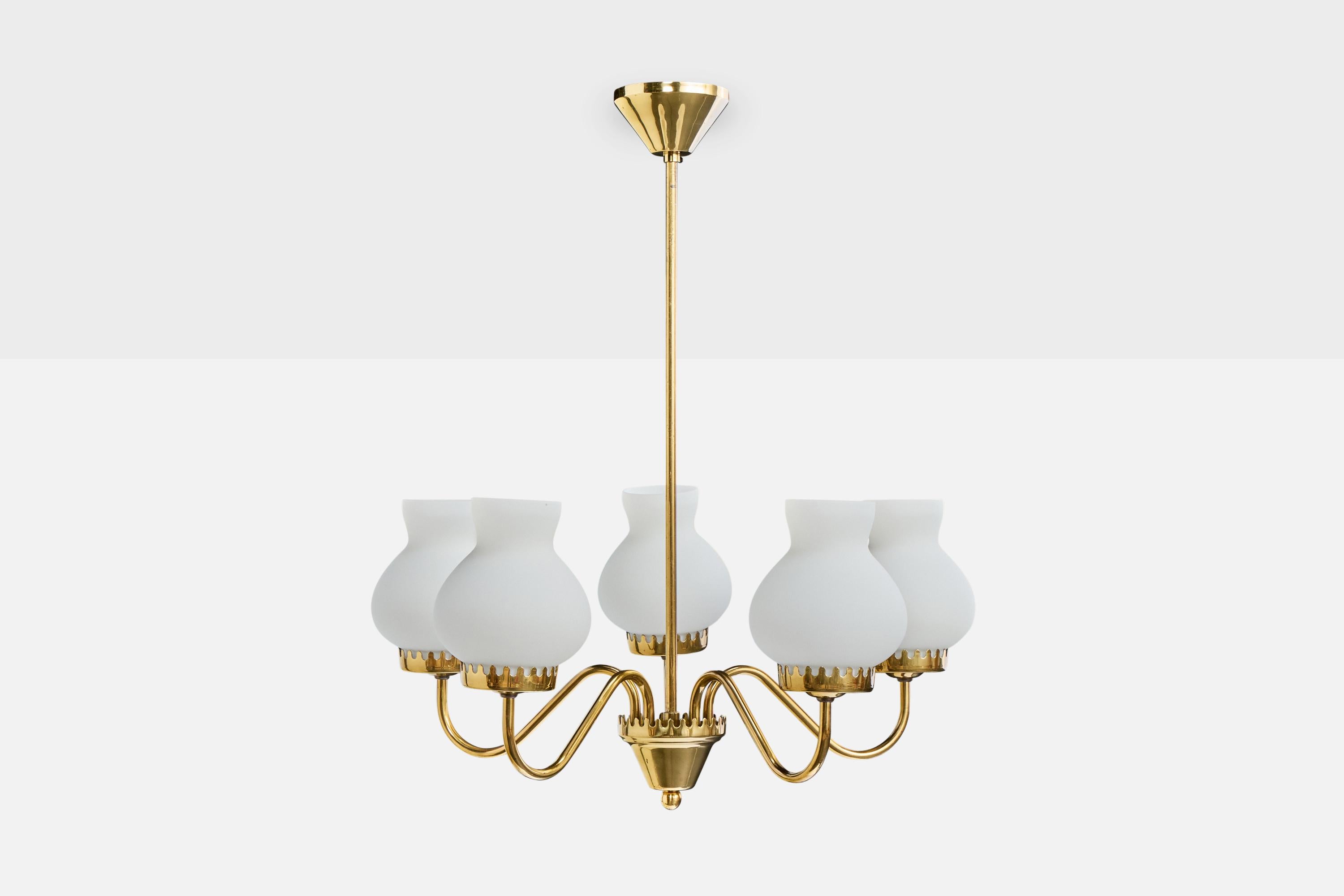 Mid-Century Modern Designer suédois, lustre, laiton, verre, Suède, années 1950 en vente