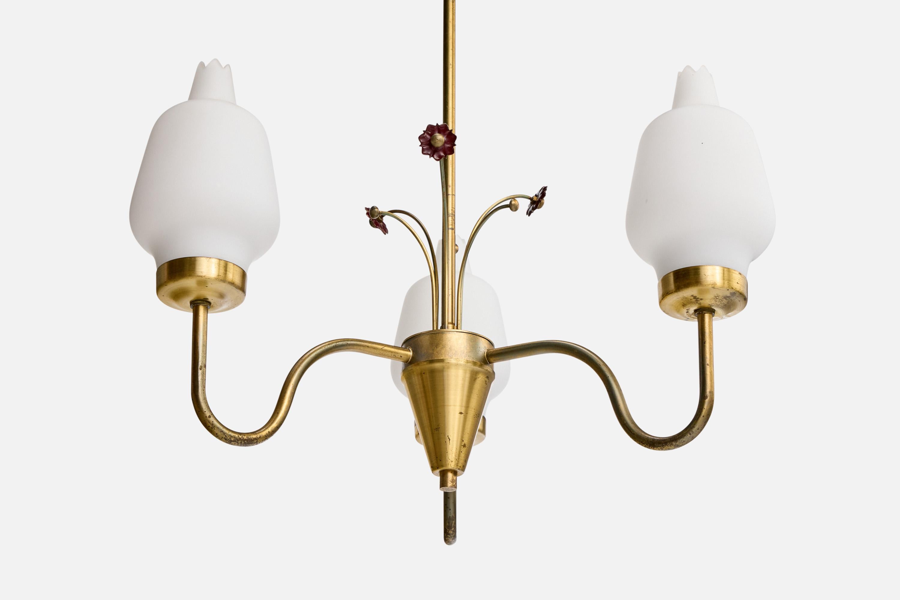 Lampadario di design svedese, ottone, vetro, Svezia, anni '1950 In condizioni buone in vendita a High Point, NC