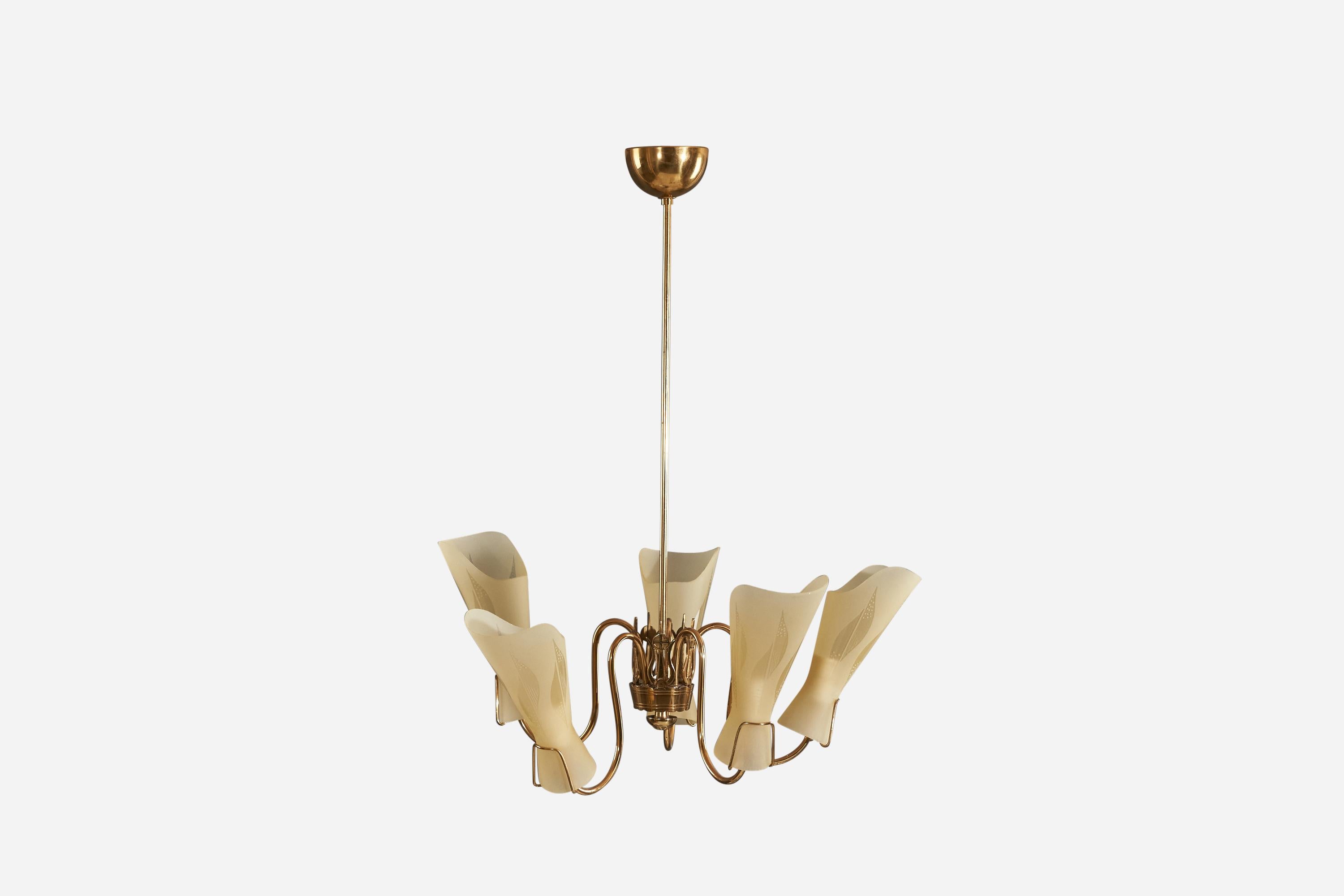 Milieu du XXe siècle Designer suédois, lustre, laiton, verre, Suède, années 1950 en vente