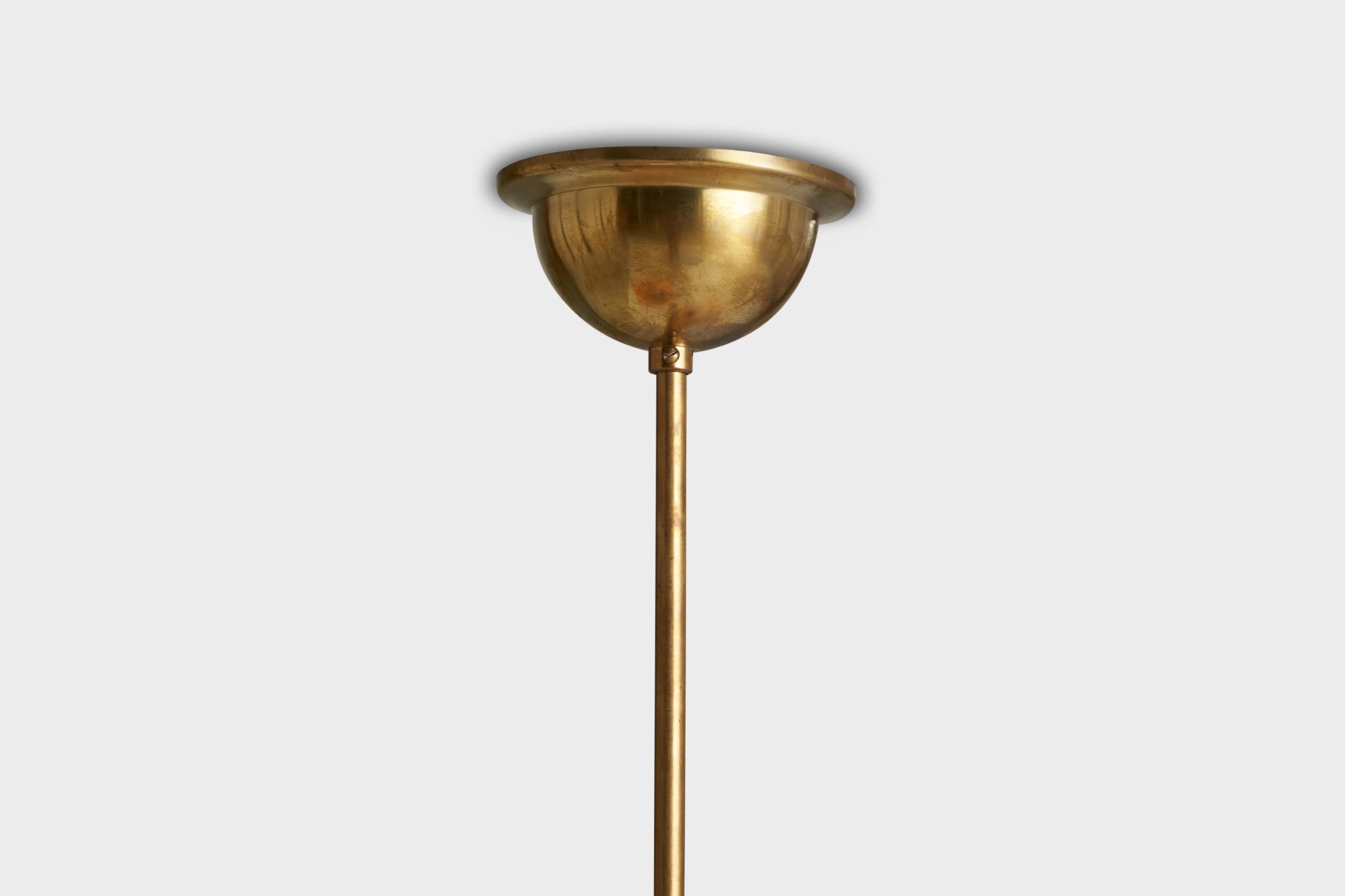 Metà XX secolo Lampadario di design svedese, ottone, vetro, Svezia, anni '1950 in vendita