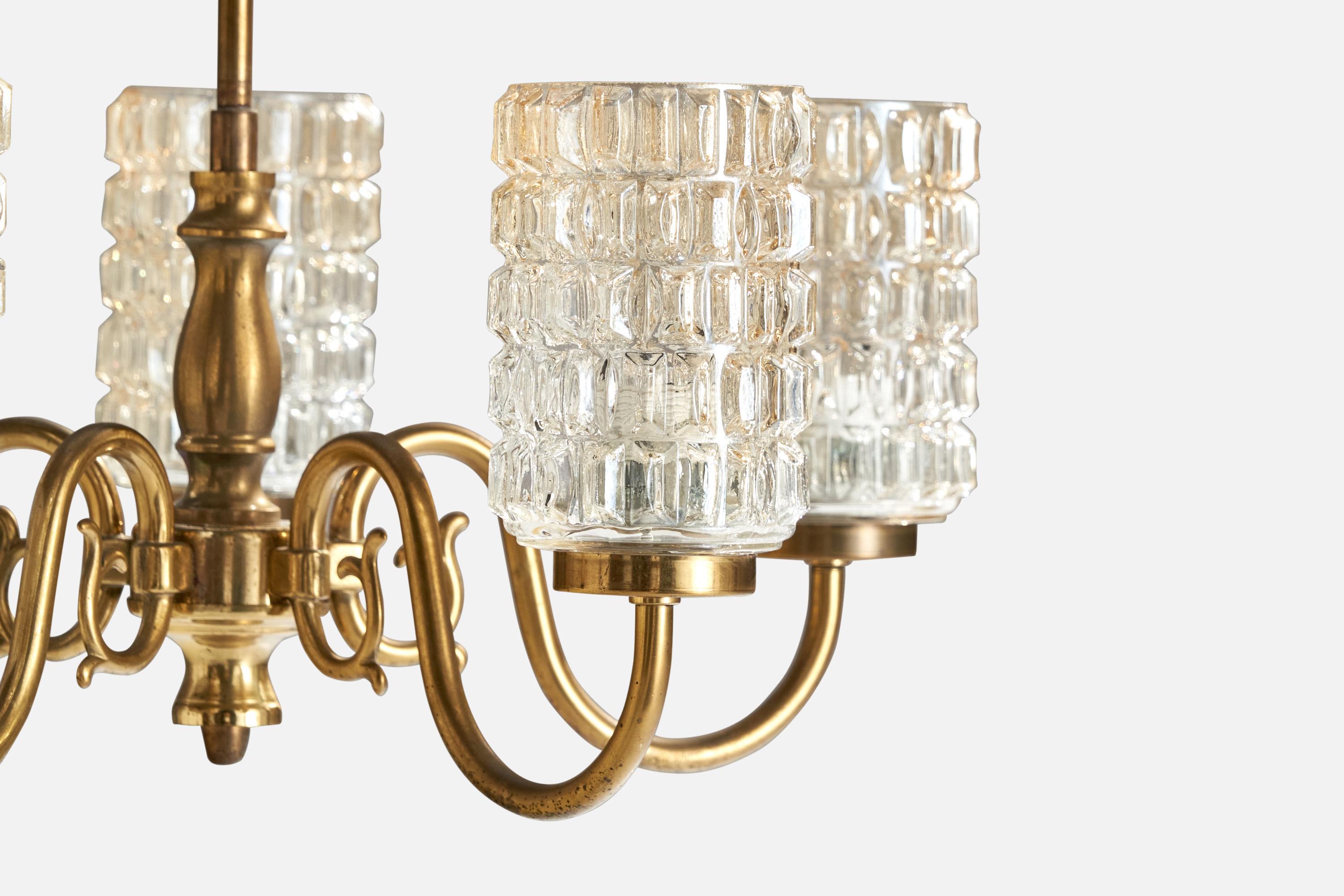 Milieu du XXe siècle Designer suédois, lustre, laiton, verre, Suède, années 1950 en vente