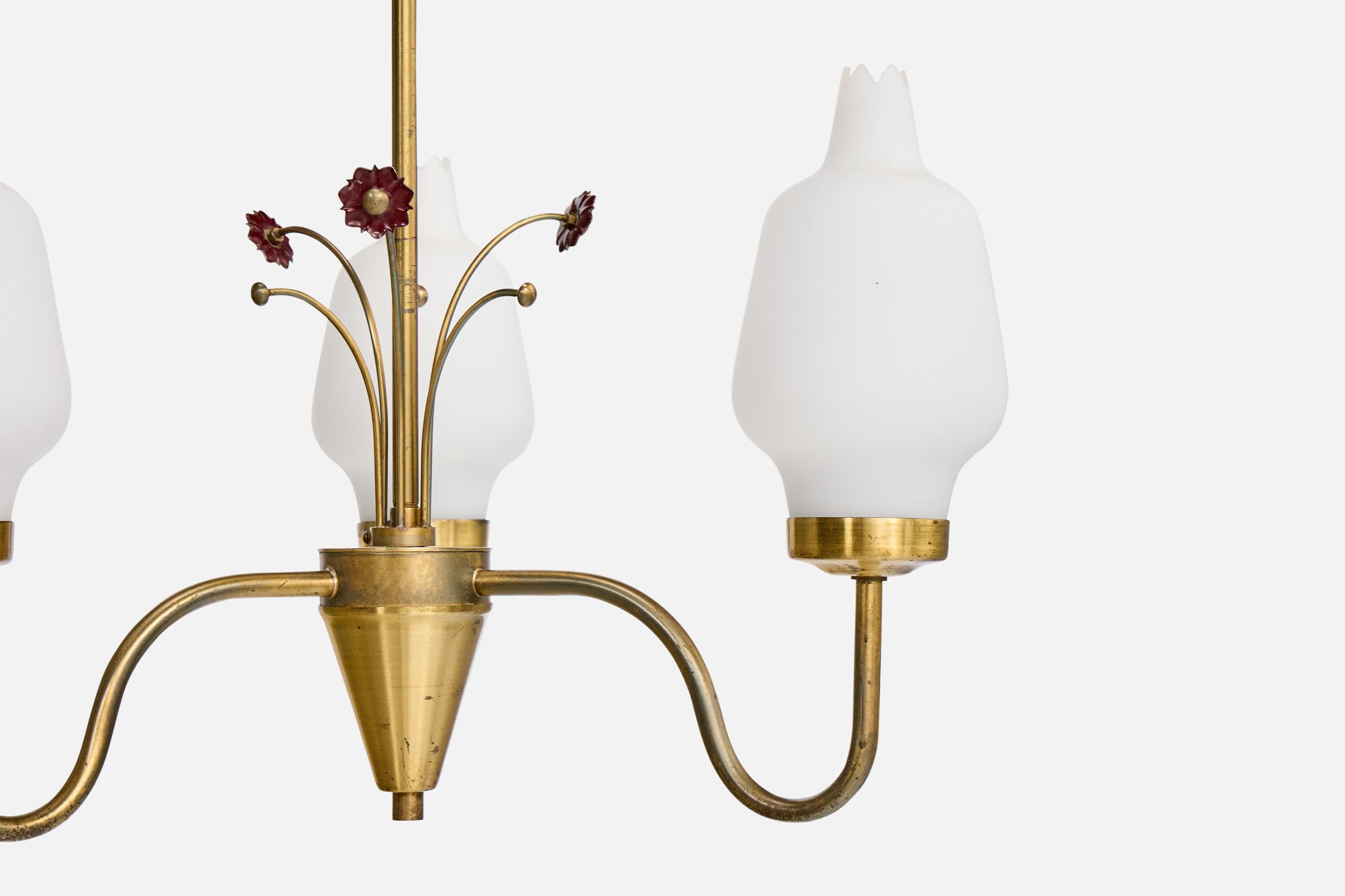 Metà XX secolo Lampadario di design svedese, ottone, vetro, Svezia, anni '1950 in vendita