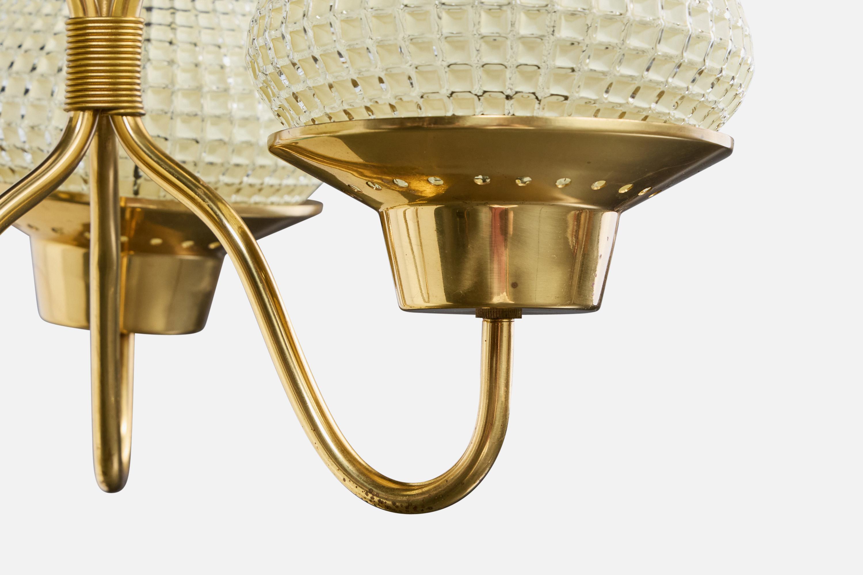 Metà XX secolo Lampadario di design svedese, ottone, vetro, Svezia, anni '1950 in vendita