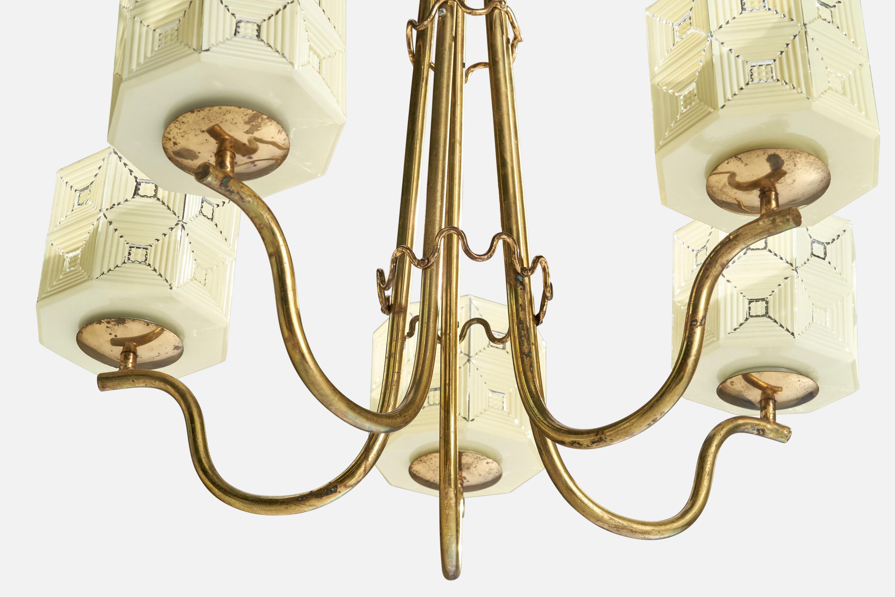 Laiton Designer suédois, lustre, laiton, verre, Suède, années 1950 en vente