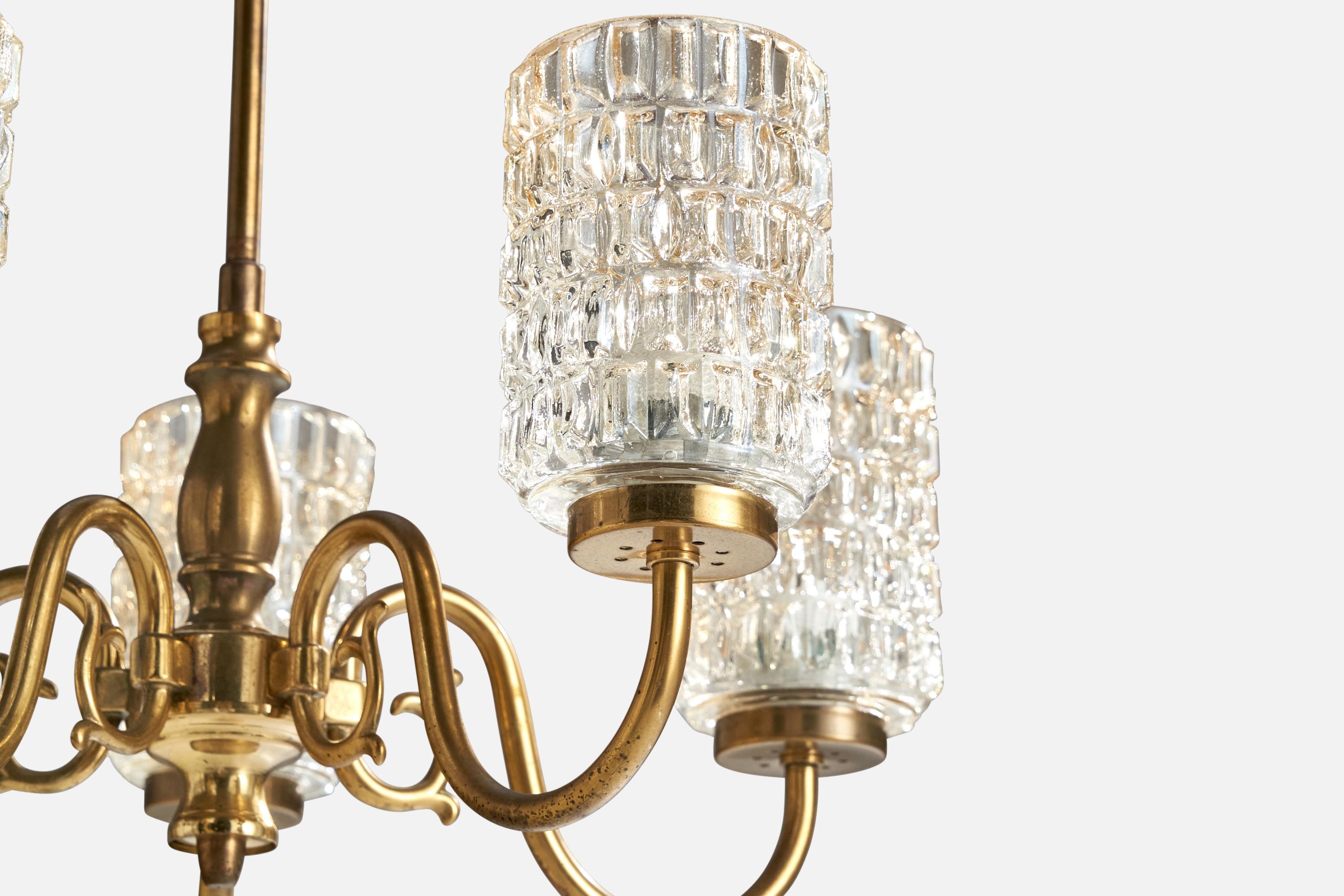 Laiton Designer suédois, lustre, laiton, verre, Suède, années 1950 en vente