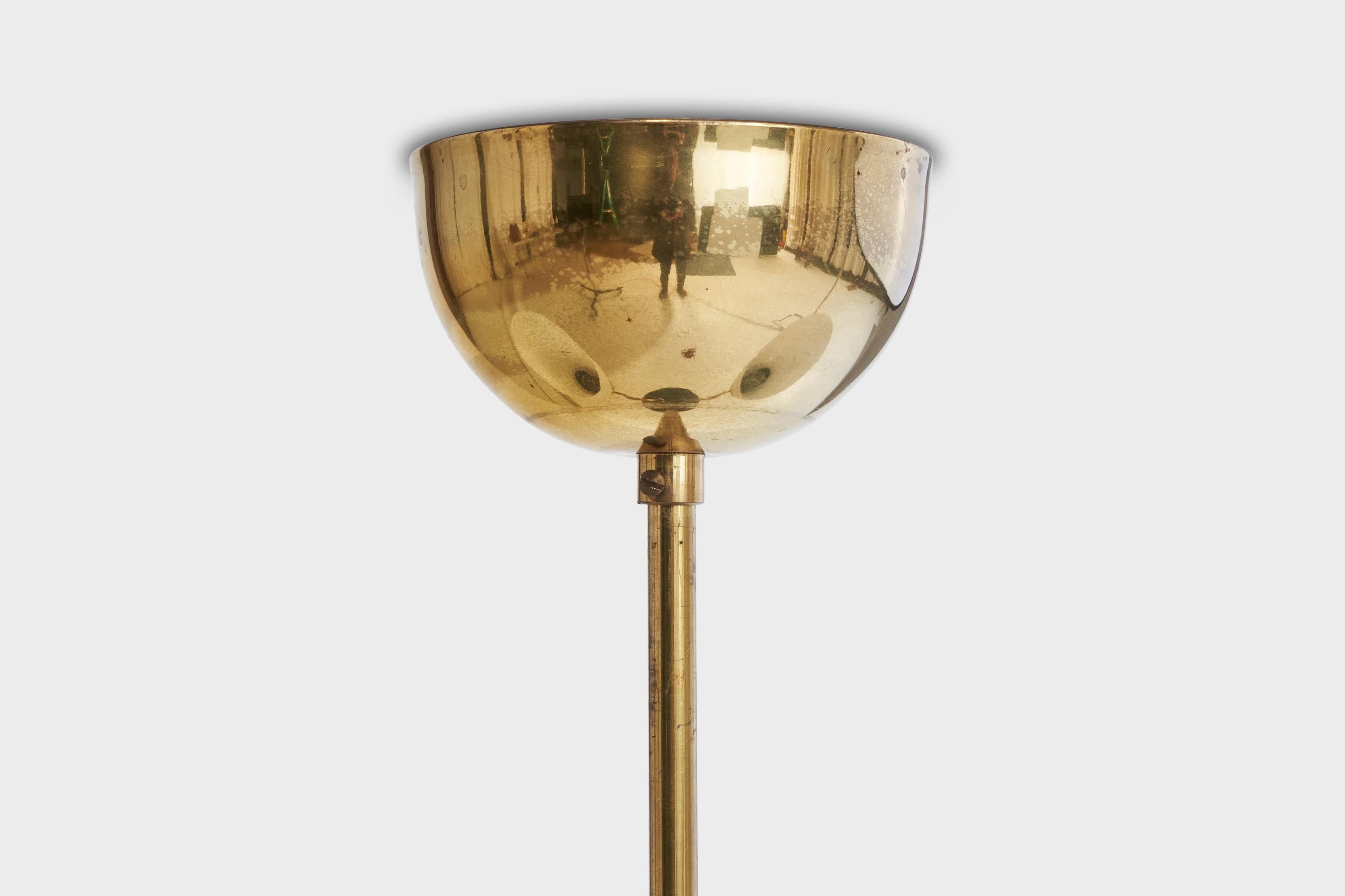 Laiton Designer suédois, lustre, laiton, verre, Suède, années 1950 en vente