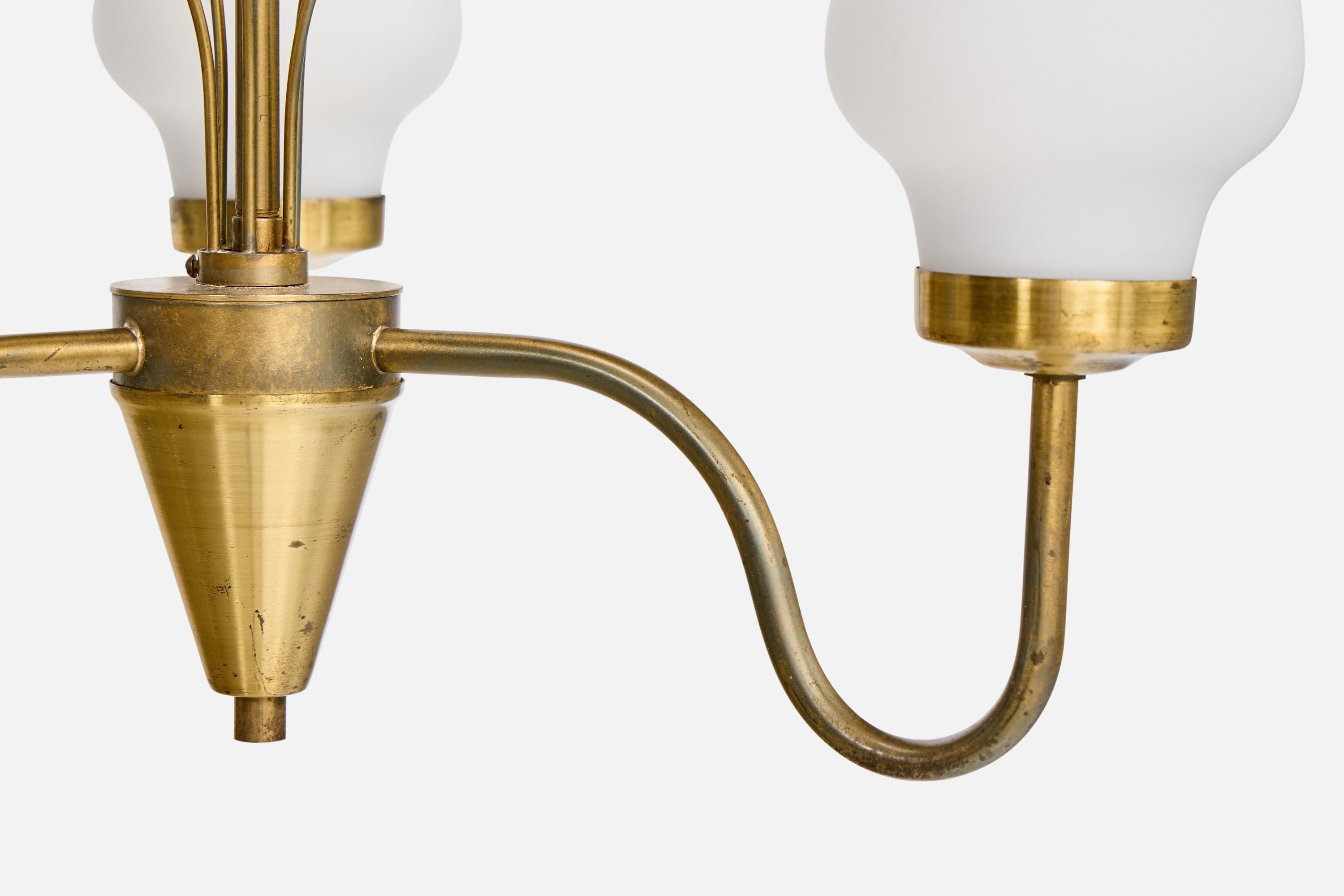Ottone Lampadario di design svedese, ottone, vetro, Svezia, anni '1950 in vendita