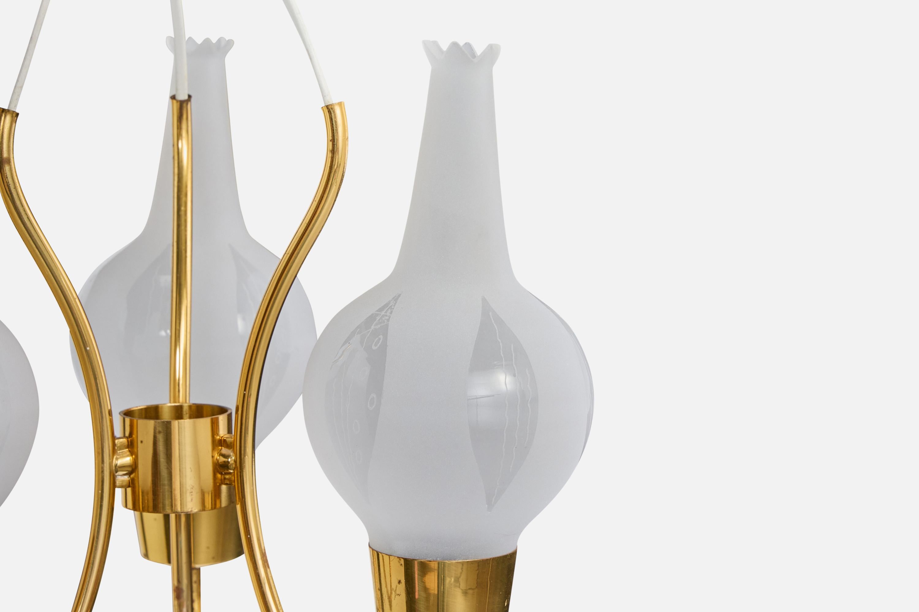 Laiton Designer suédois, lustre, laiton, verre, Suède, années 1950 en vente