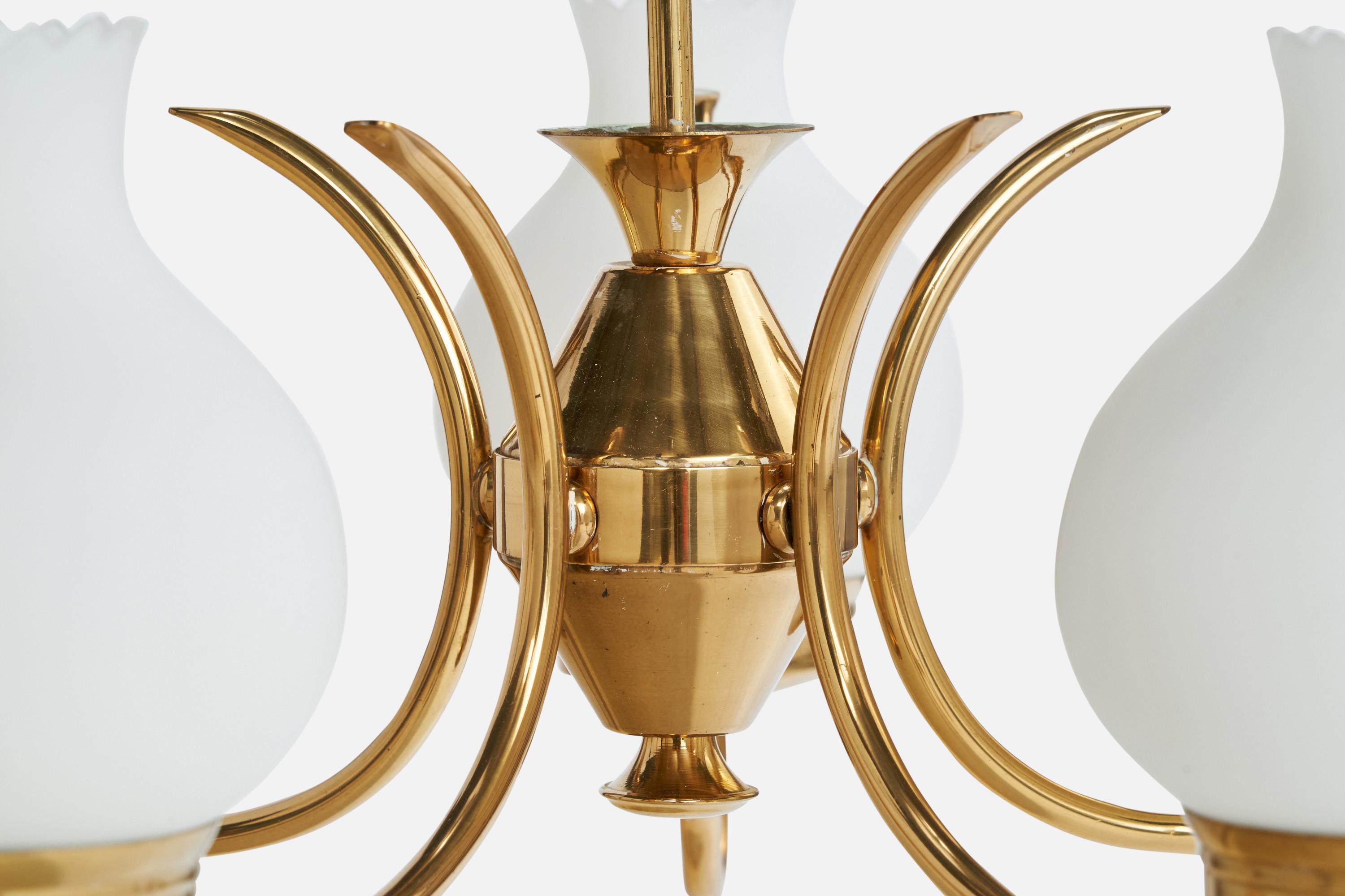 Designer suédois, lustre, laiton, verre, Suède, années 1950 en vente 1