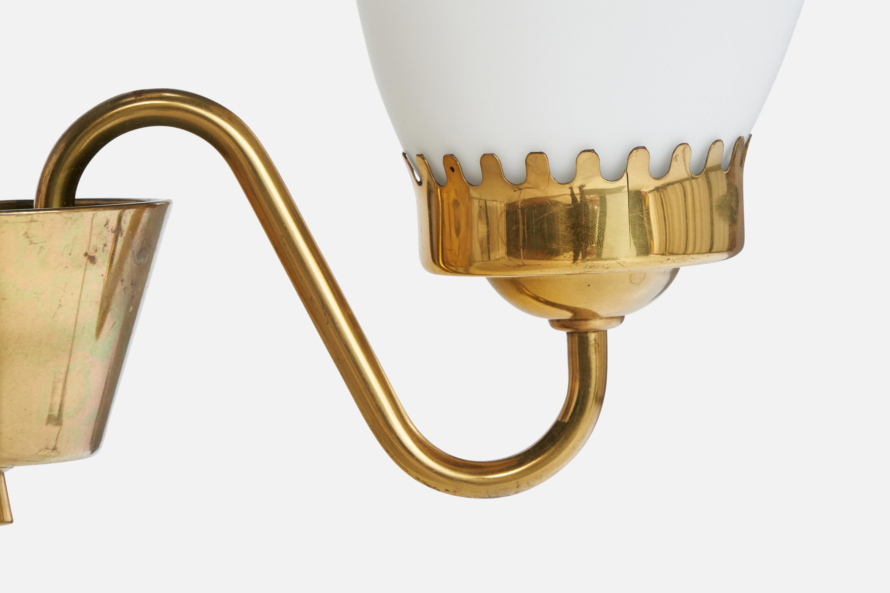 Designer suédois, lustre, laiton, verre, Suède, années 1950 en vente 1