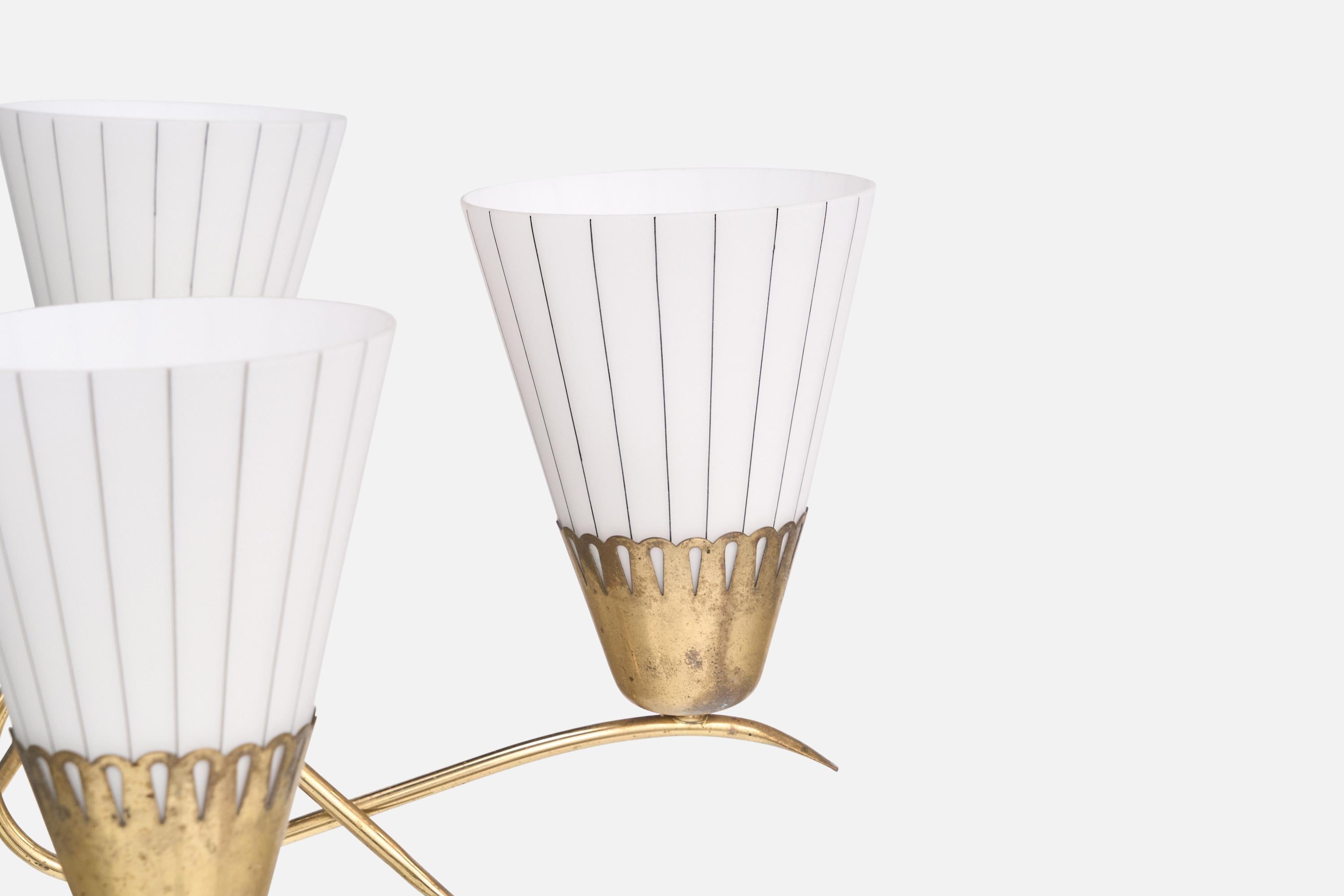 Designer suédois, lustre, laiton, verre, Suède, années 1950 en vente 1