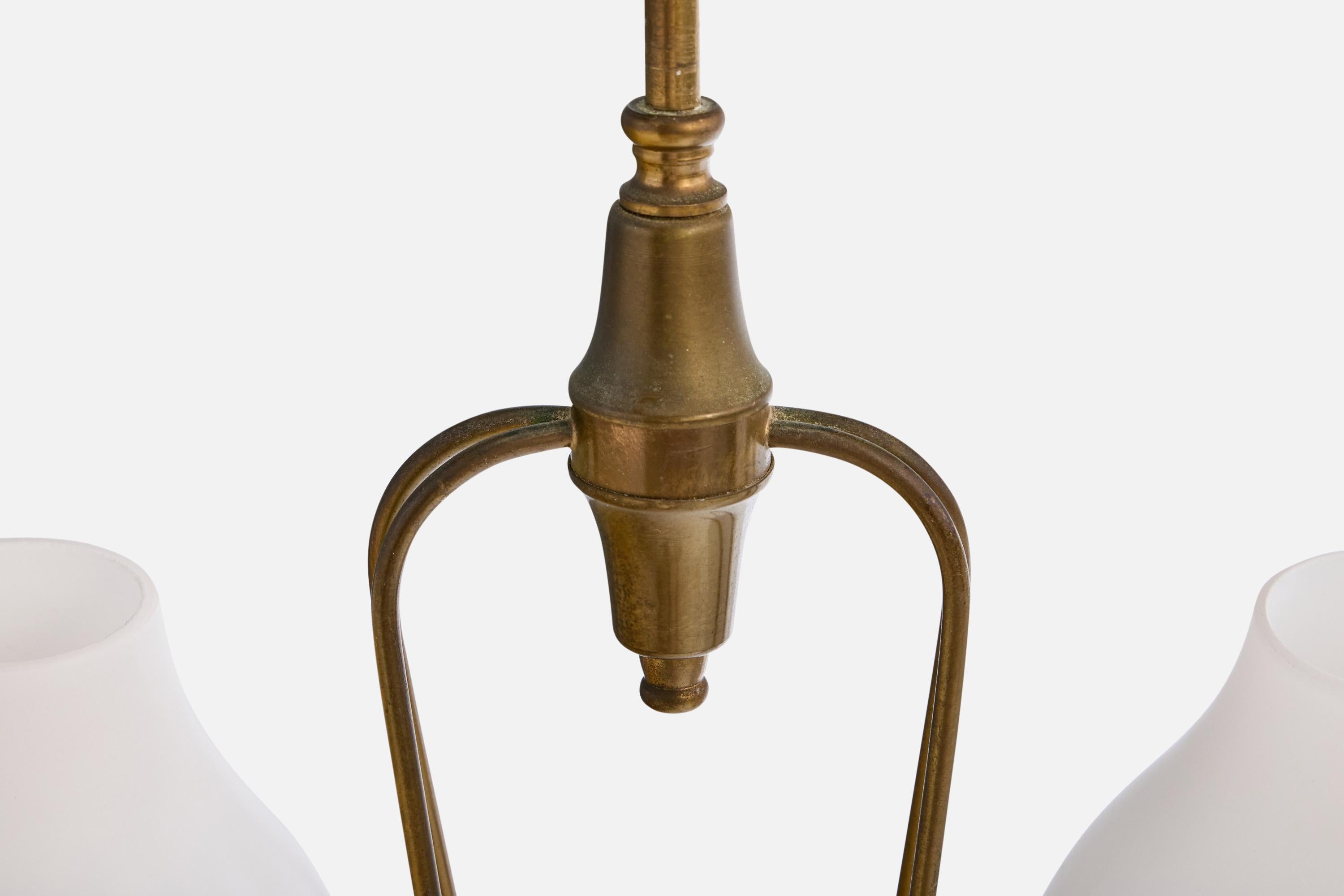 Designer suédois, lustre, laiton, verre, Suède, années 1950 en vente 1