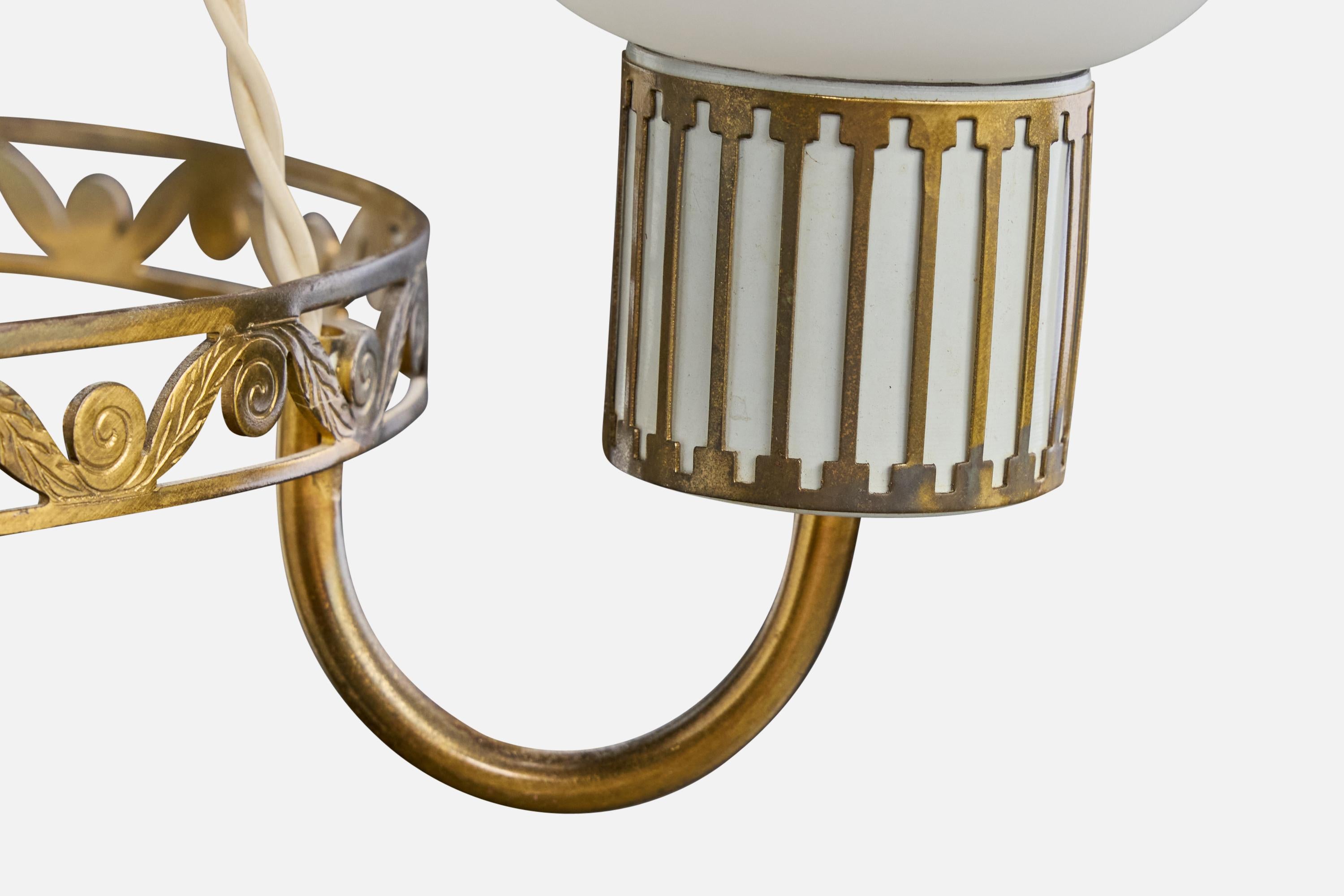 Designer suédois, lustre, laiton, verre, Suède, années 1950 en vente 1