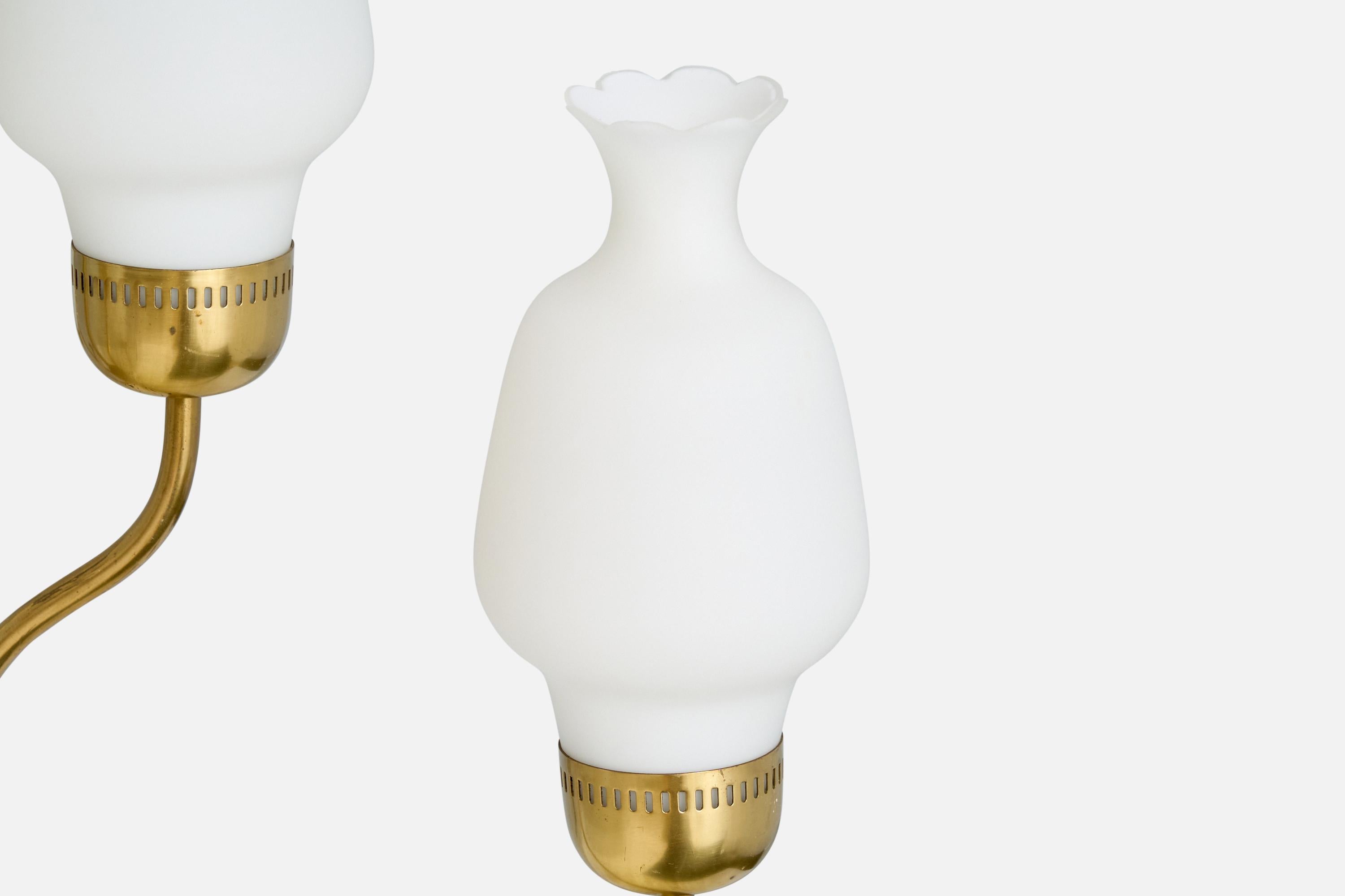 Designer suédois, lustre, laiton, verre, Suède, années 1950 en vente 3