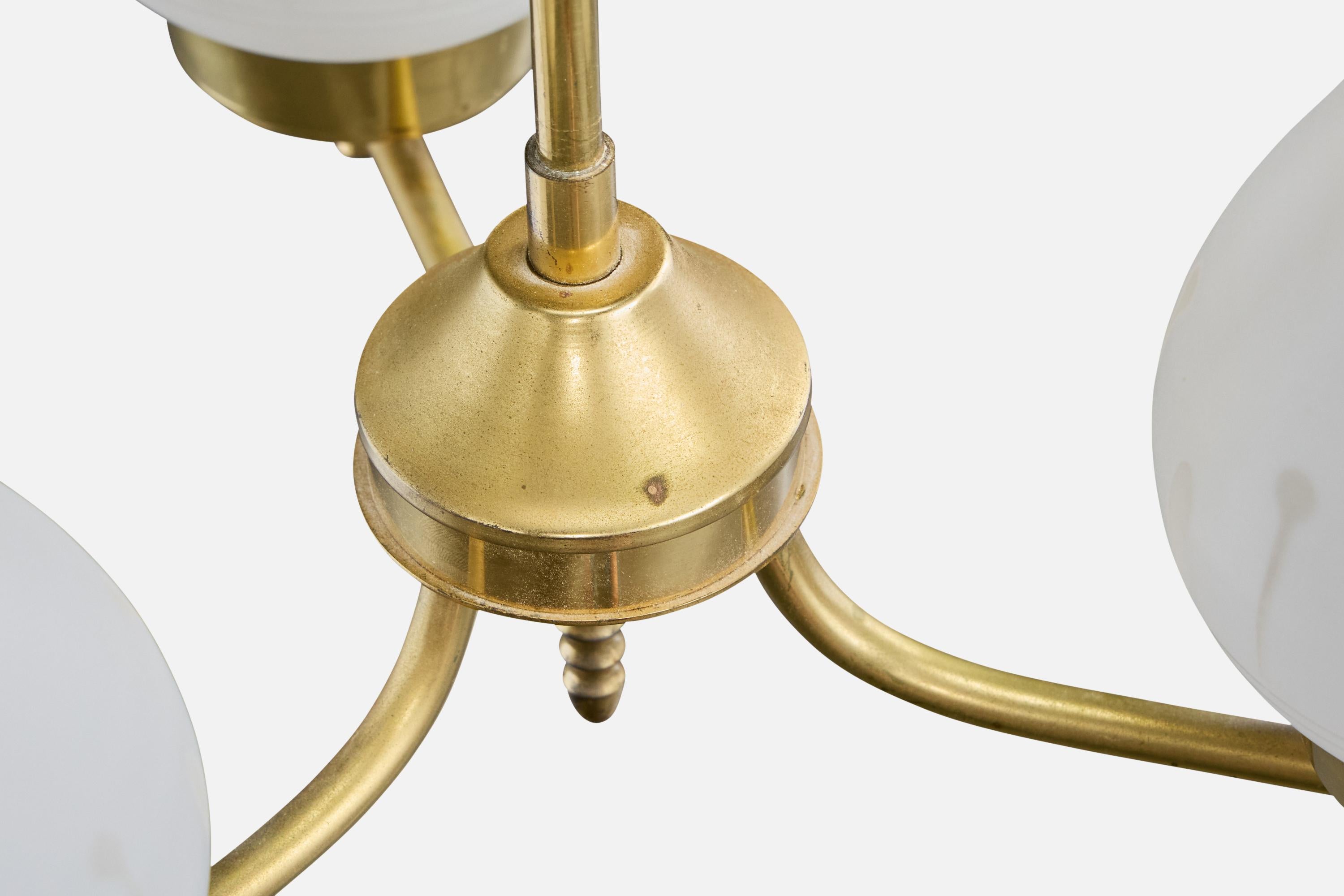 Lampadario di design svedese, ottone, vetro, Svezia, anni '1950 in vendita 2