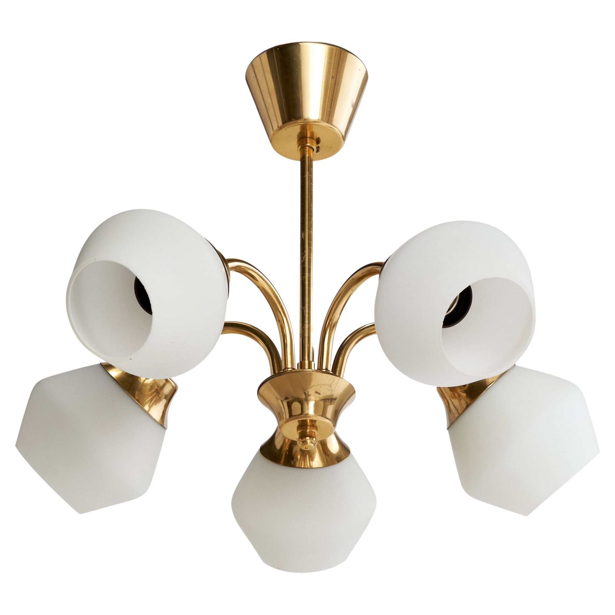 Designer suédois, lustre, laiton, verre, Suède, années 1950