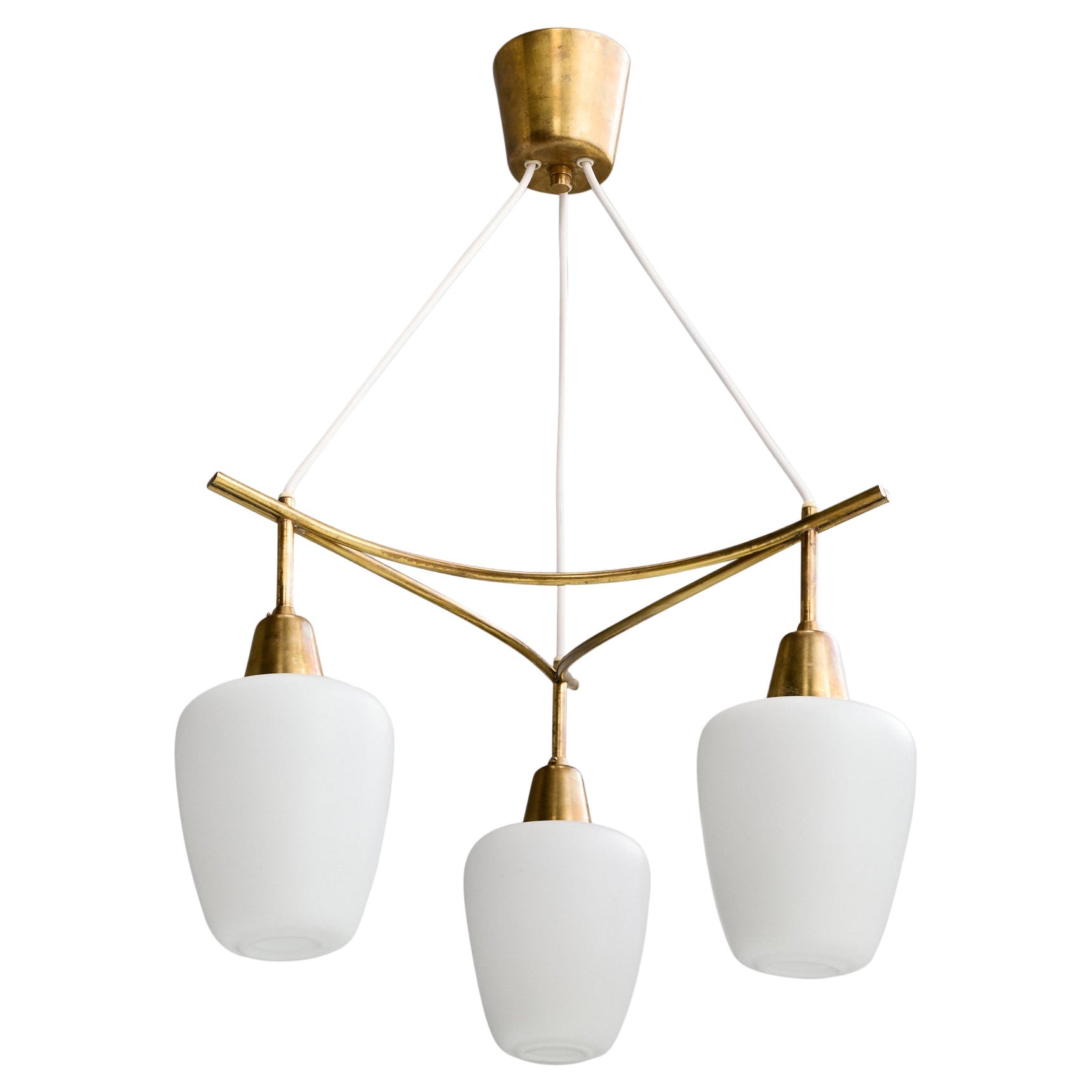 Lampadario di design svedese, ottone, vetro, Svezia, anni '1950