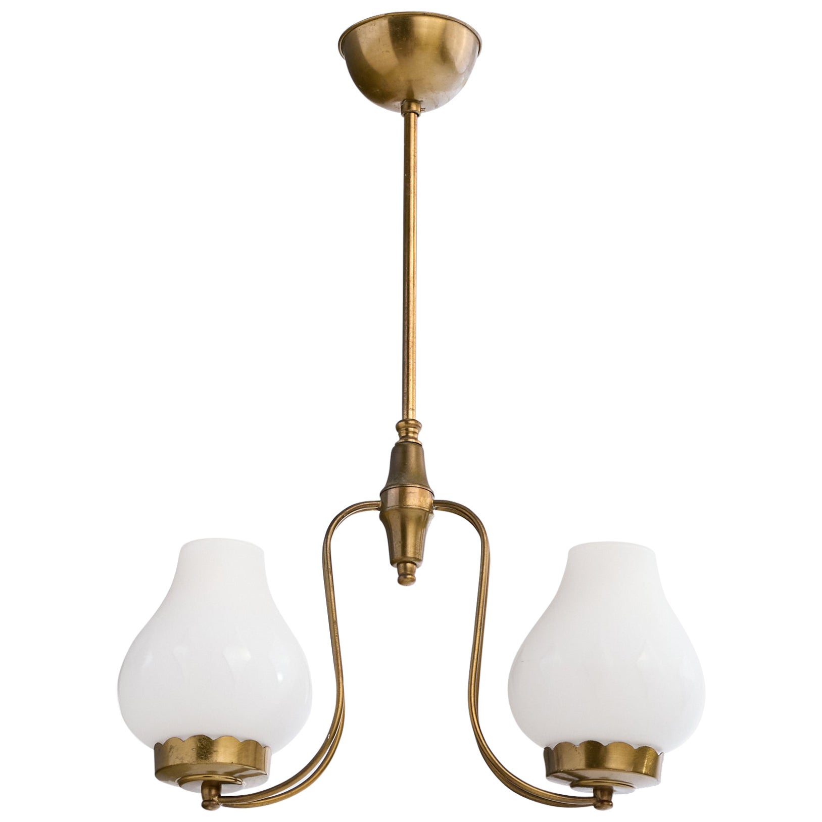 Designer suédois, lustre, laiton, verre, Suède, années 1950