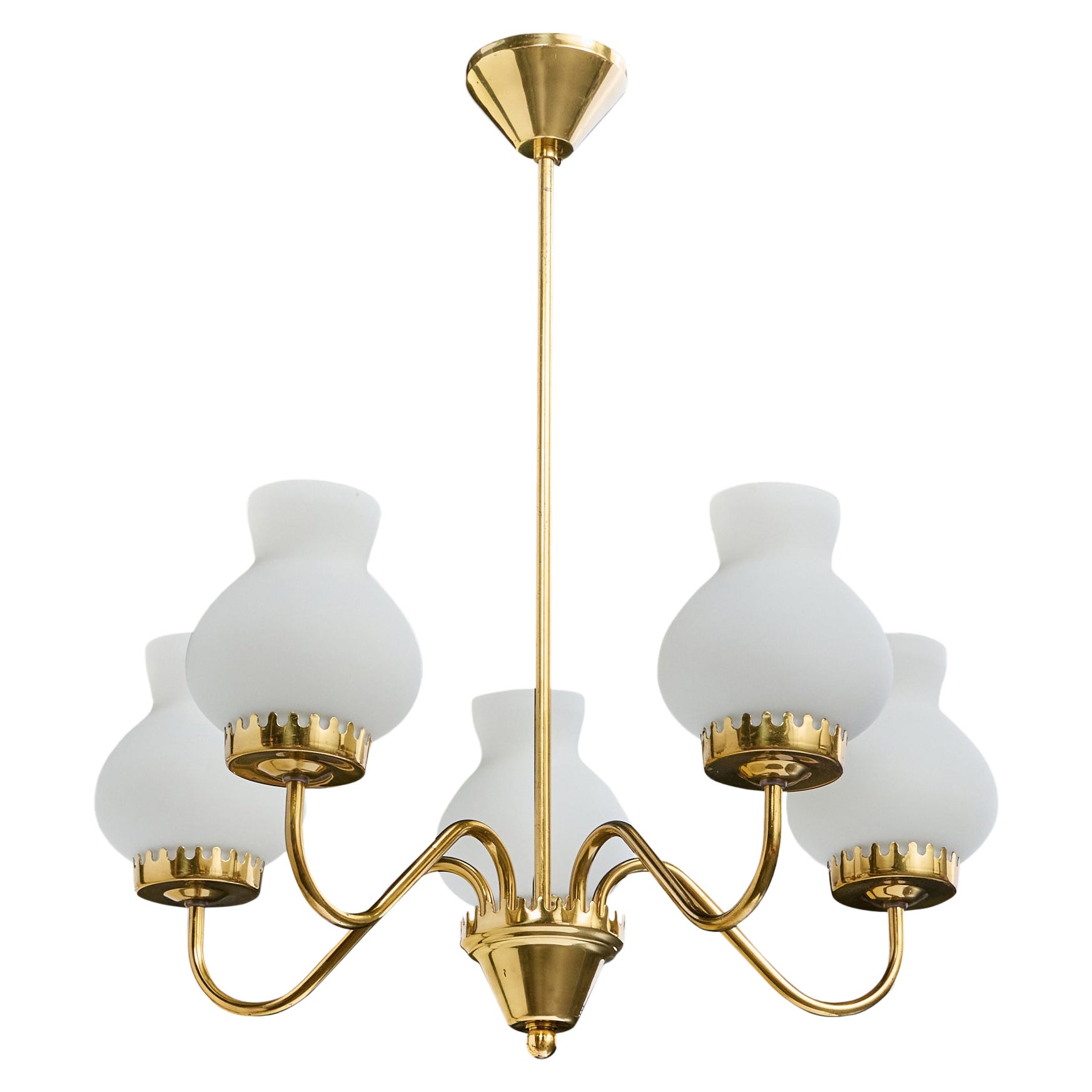 Designer suédois, lustre, laiton, verre, Suède, années 1950