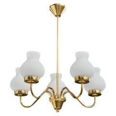 Designer suédois, lustre, laiton, verre, Suède, années 1950