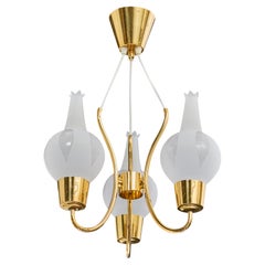 Designer suédois, lustre, laiton, verre, Suède, années 1950
