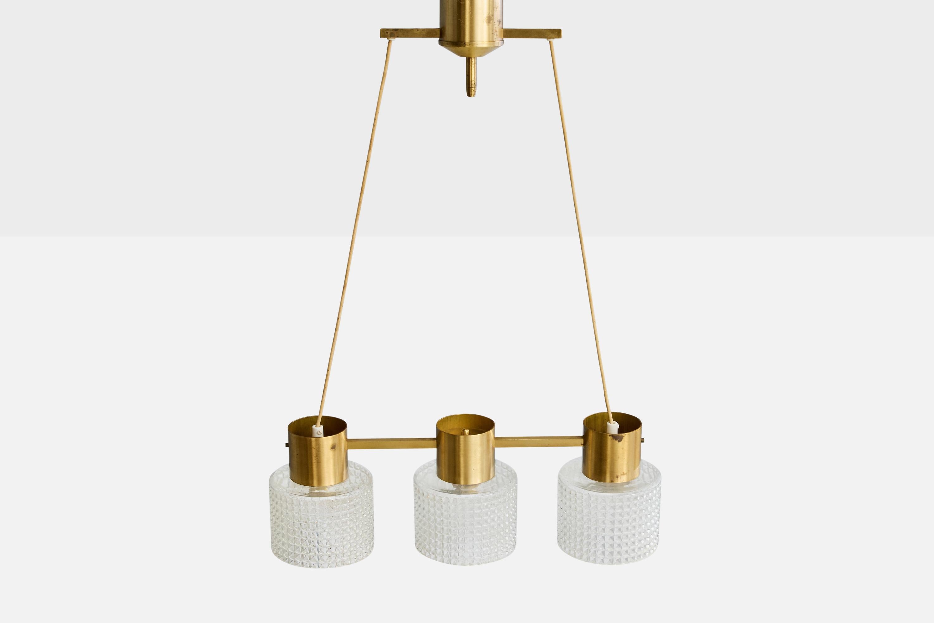 Schwedischer Designer, Kronleuchter, Messing, Glas, Schweden, 1960er Jahre im Zustand „Gut“ im Angebot in High Point, NC
