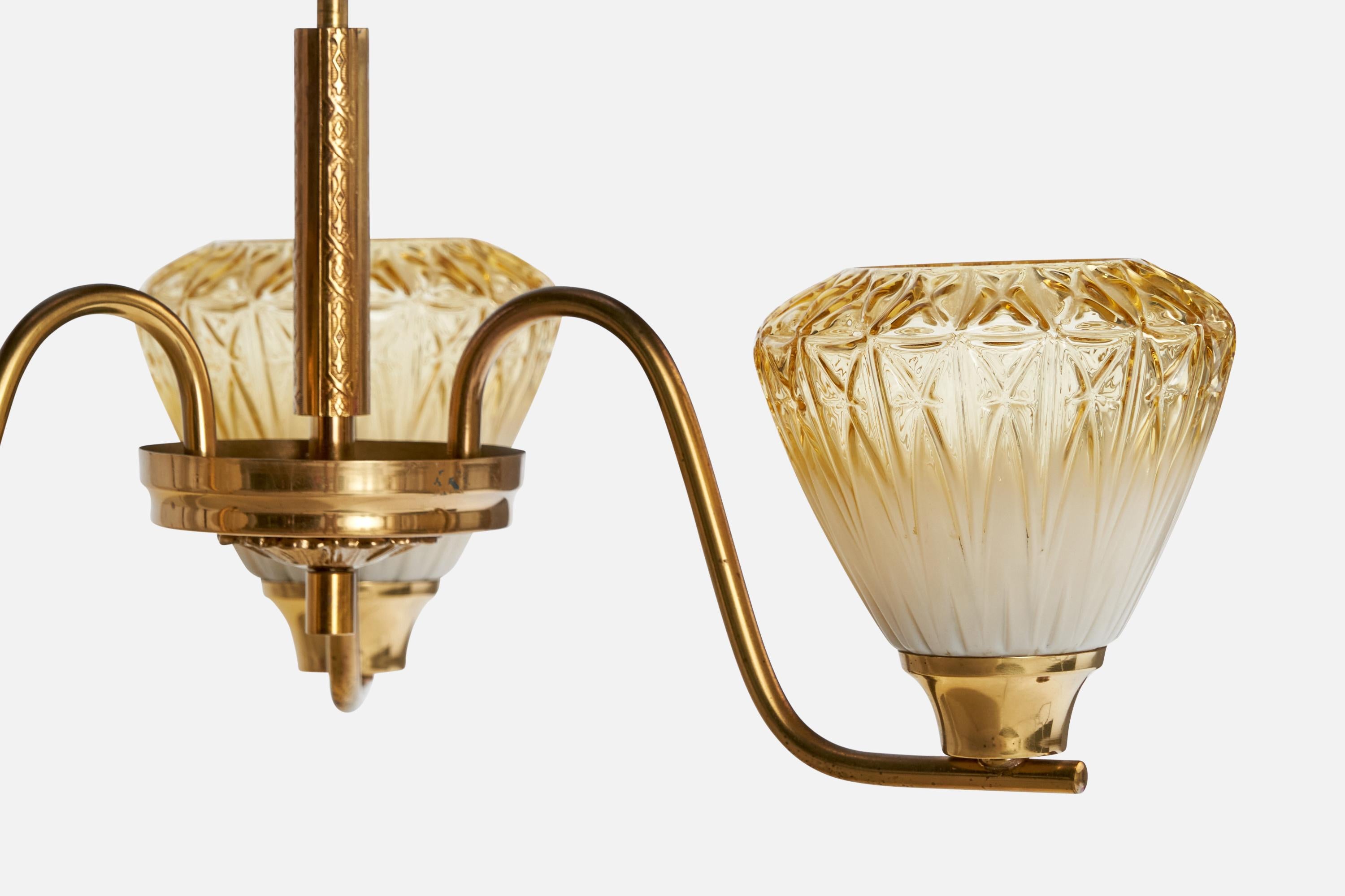 Laiton Designer suédois, lustre, laiton, verre, Suède, années 1960 en vente