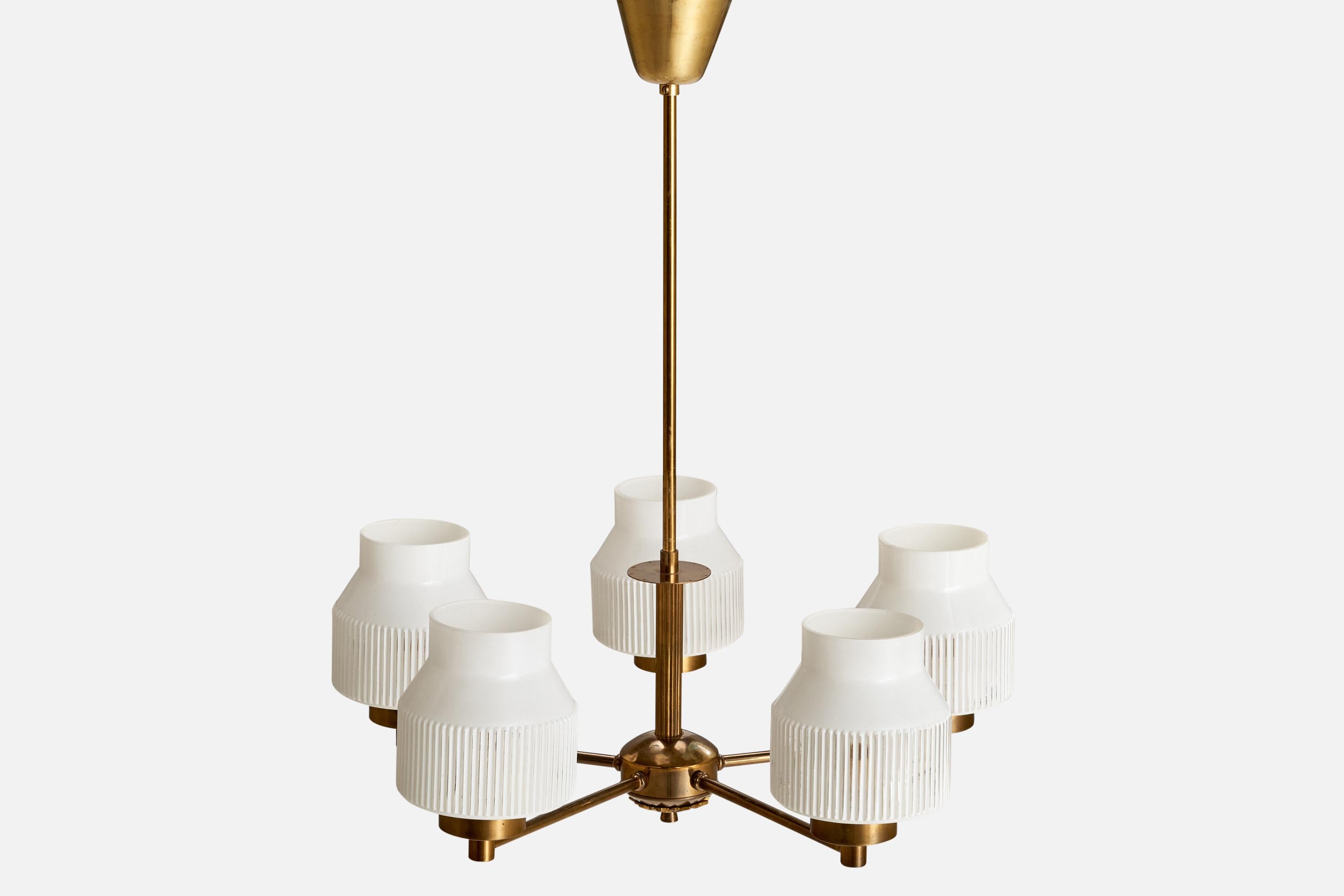 Svedese Designer svedese,  Lampadario, ottone, vetro, Svezia, anni '50 ca. in vendita
