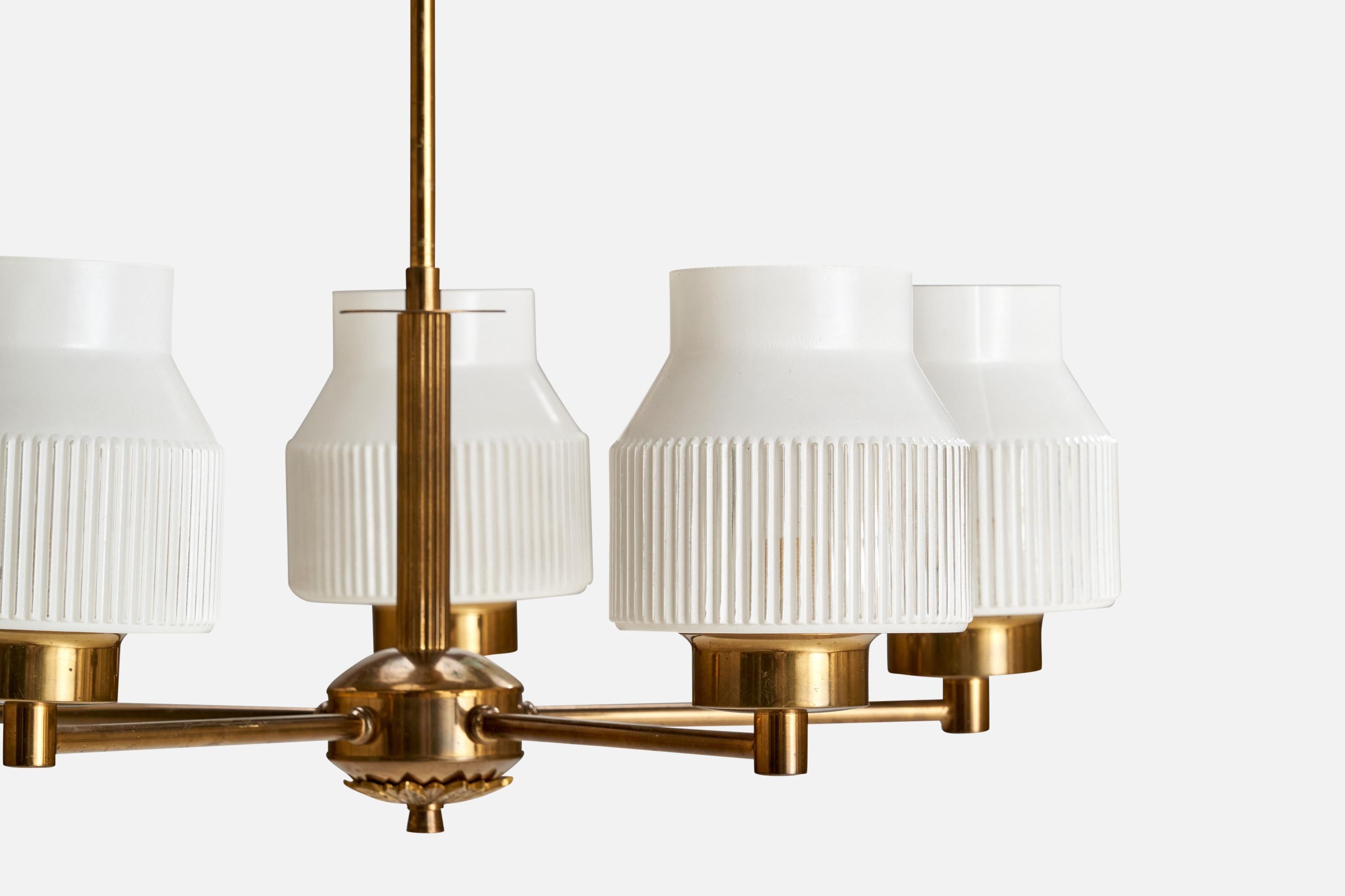 Designer svedese,  Lampadario, ottone, vetro, Svezia, anni '50 ca. In condizioni buone in vendita a High Point, NC