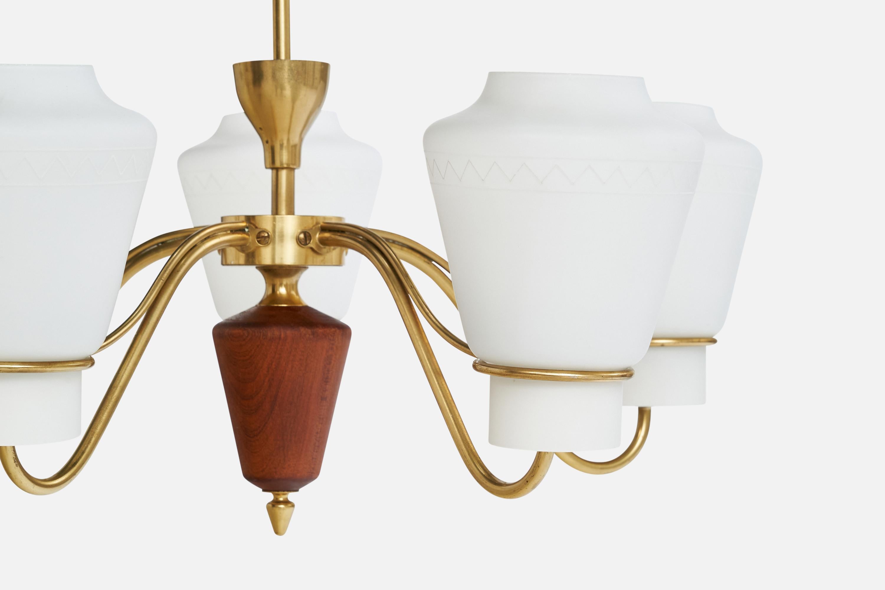 Schwedischer Designer, Kronleuchter, Messing, Glas, Teakholz, Schweden, 1950er Jahre im Angebot 1