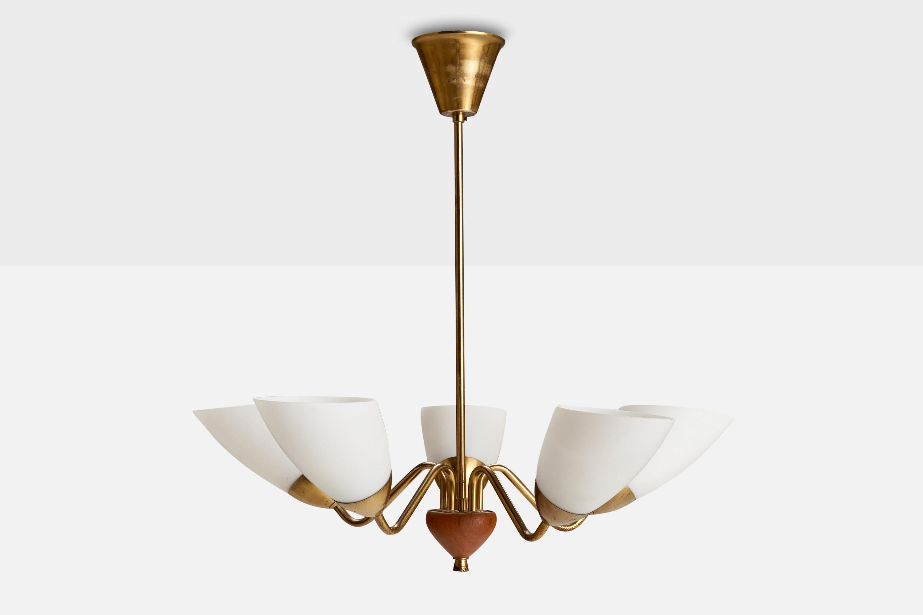 Schwedischer Designer, Kronleuchter, Messing, Glas, Holz, Schweden, 1940er Jahre (Skandinavische Moderne) im Angebot