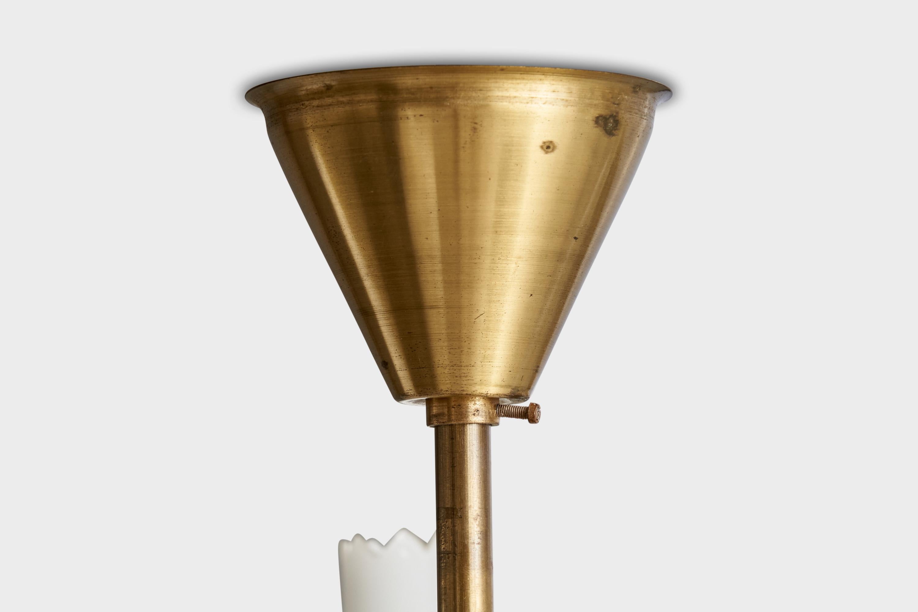 Designer suédois, lustre, laiton, verre, bois, Suède, années 1940 en vente 1