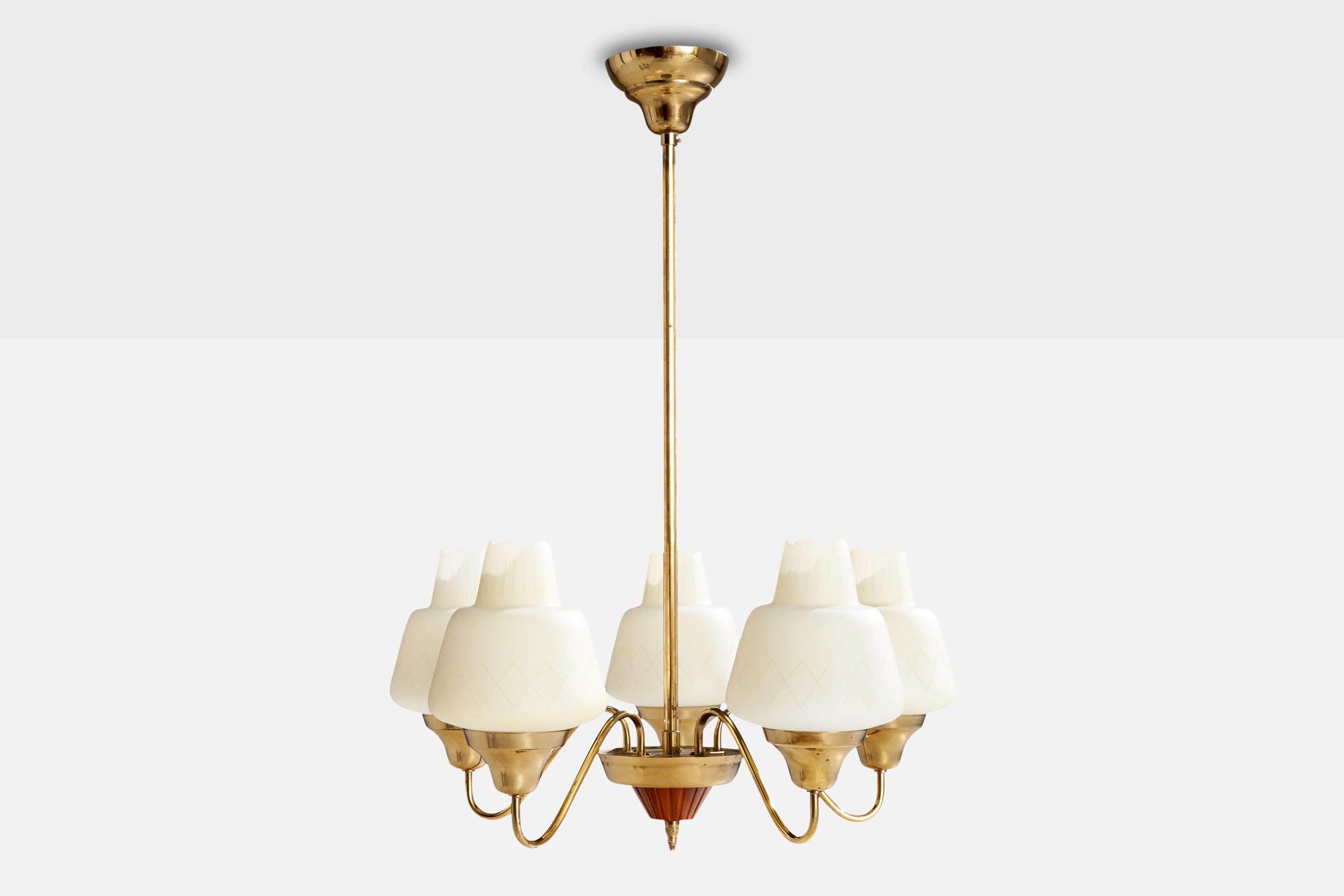 Suédois Designer suédois, lustre, laiton, verre, Wood, Suède, années 1950 en vente