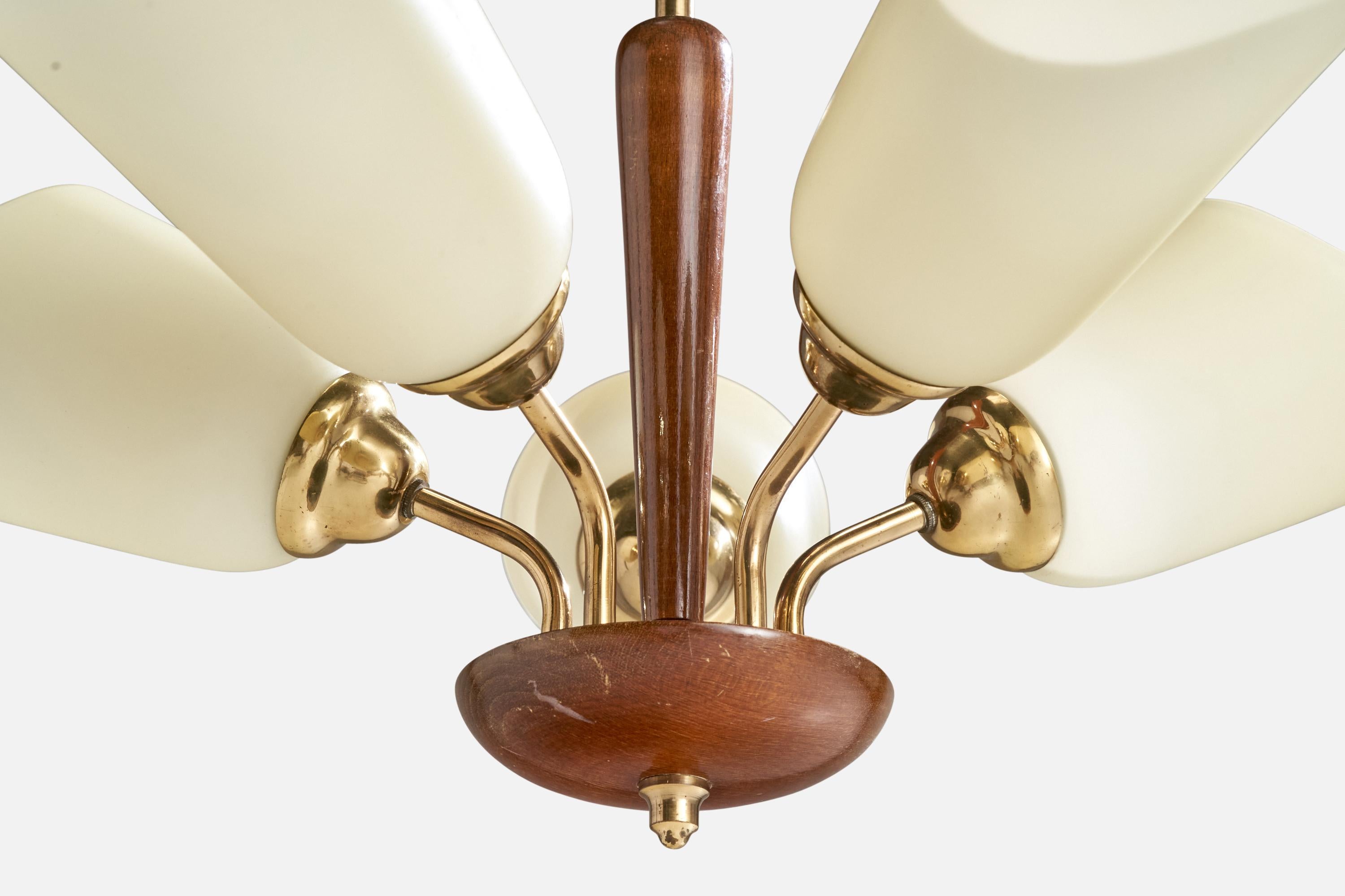 Laiton Designer suédois, lustre, laiton, verre, Wood, Suède, années 1950 en vente