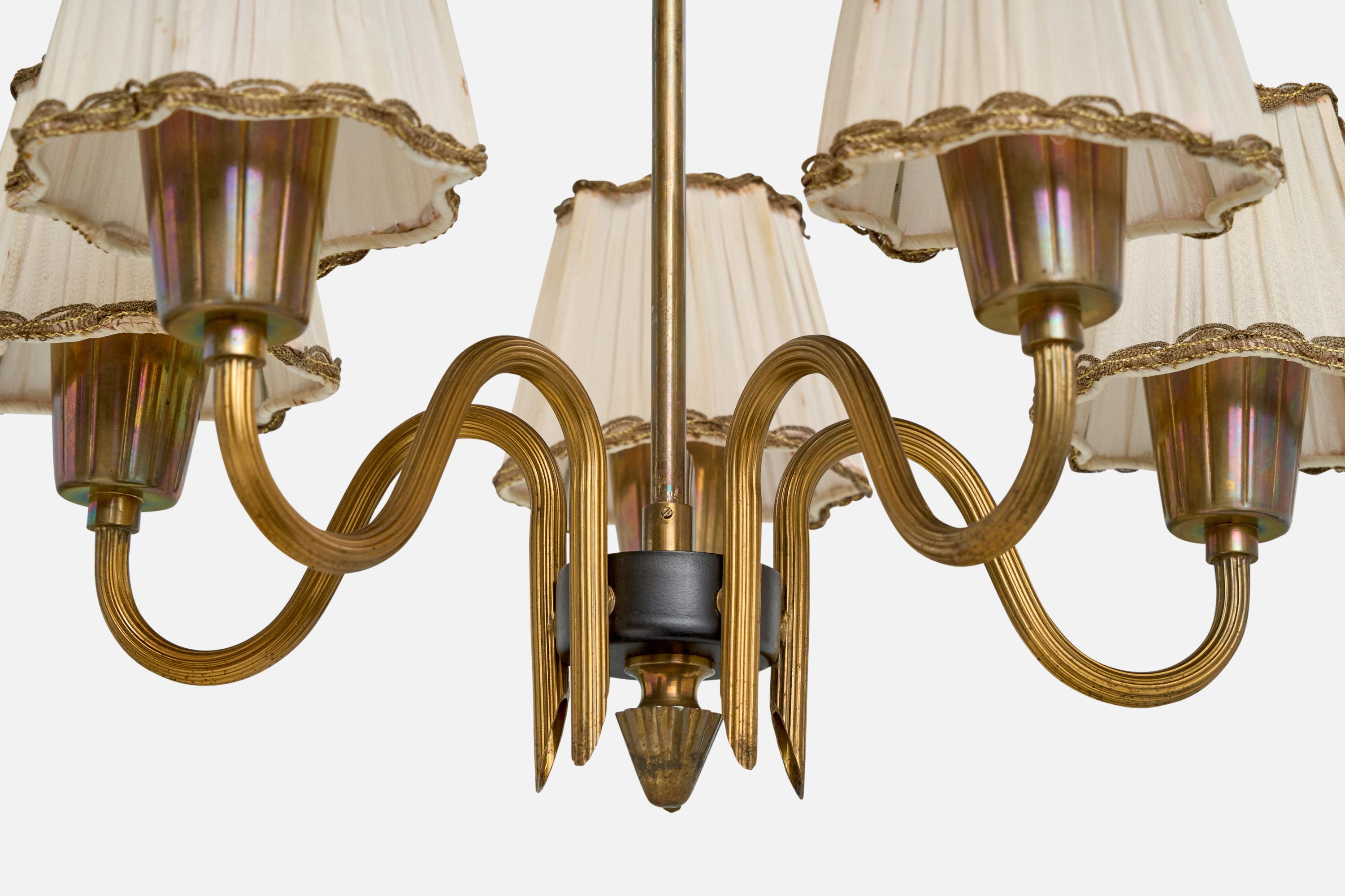 Métal Designer suédois, lustre, laiton, métal, tissu, Suède, années 1940 en vente