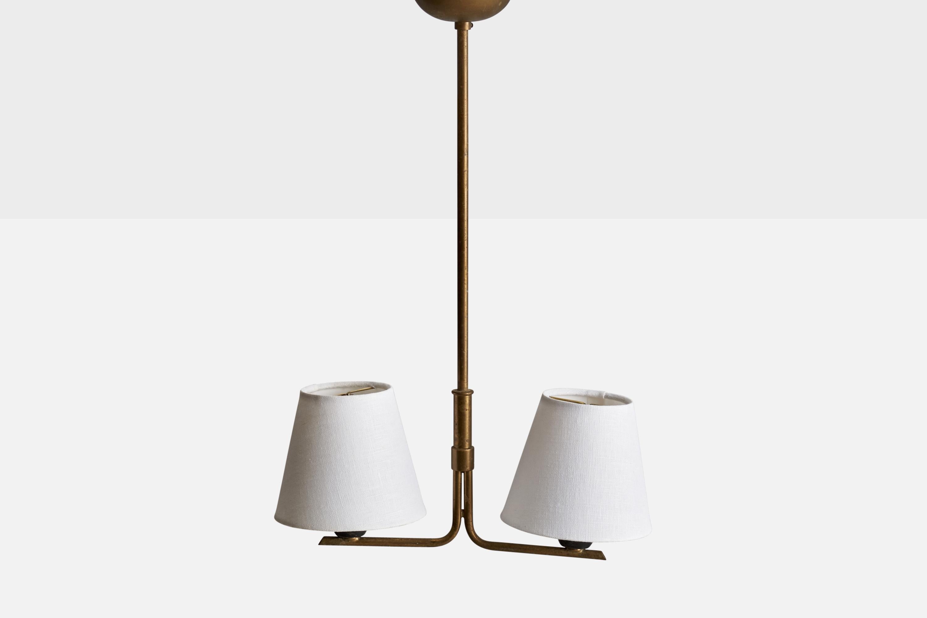 Suédois Designer suédois, lustre, laiton, métal, tissu, Suède, années 1950 en vente